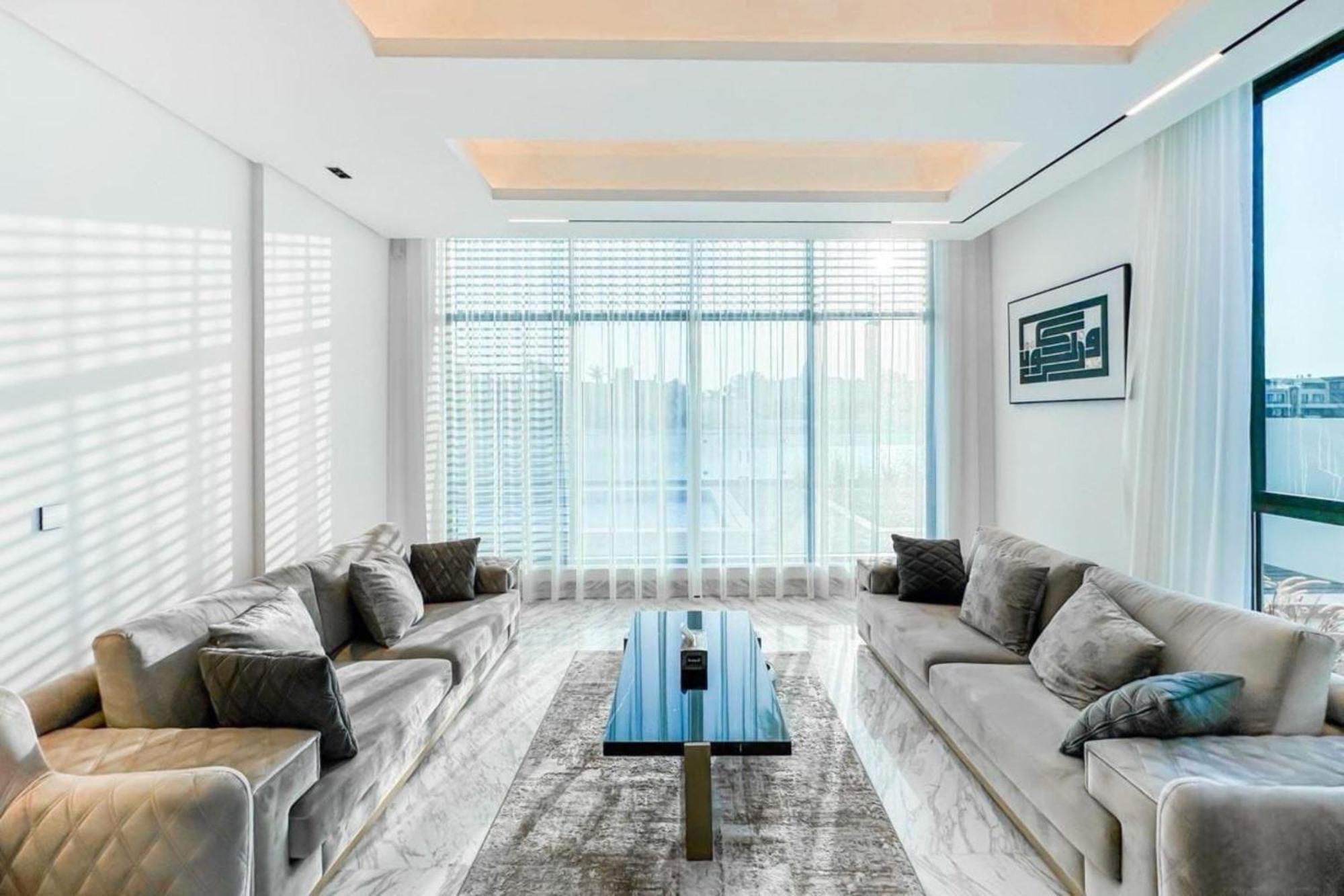 World Class Luxurious 8 Bdr - In Palm Jumeriah Dubai