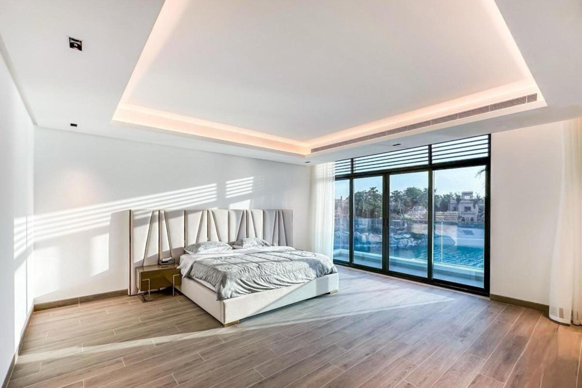 World Class Luxurious 8 Bdr - In Palm Jumeriah * Dubai