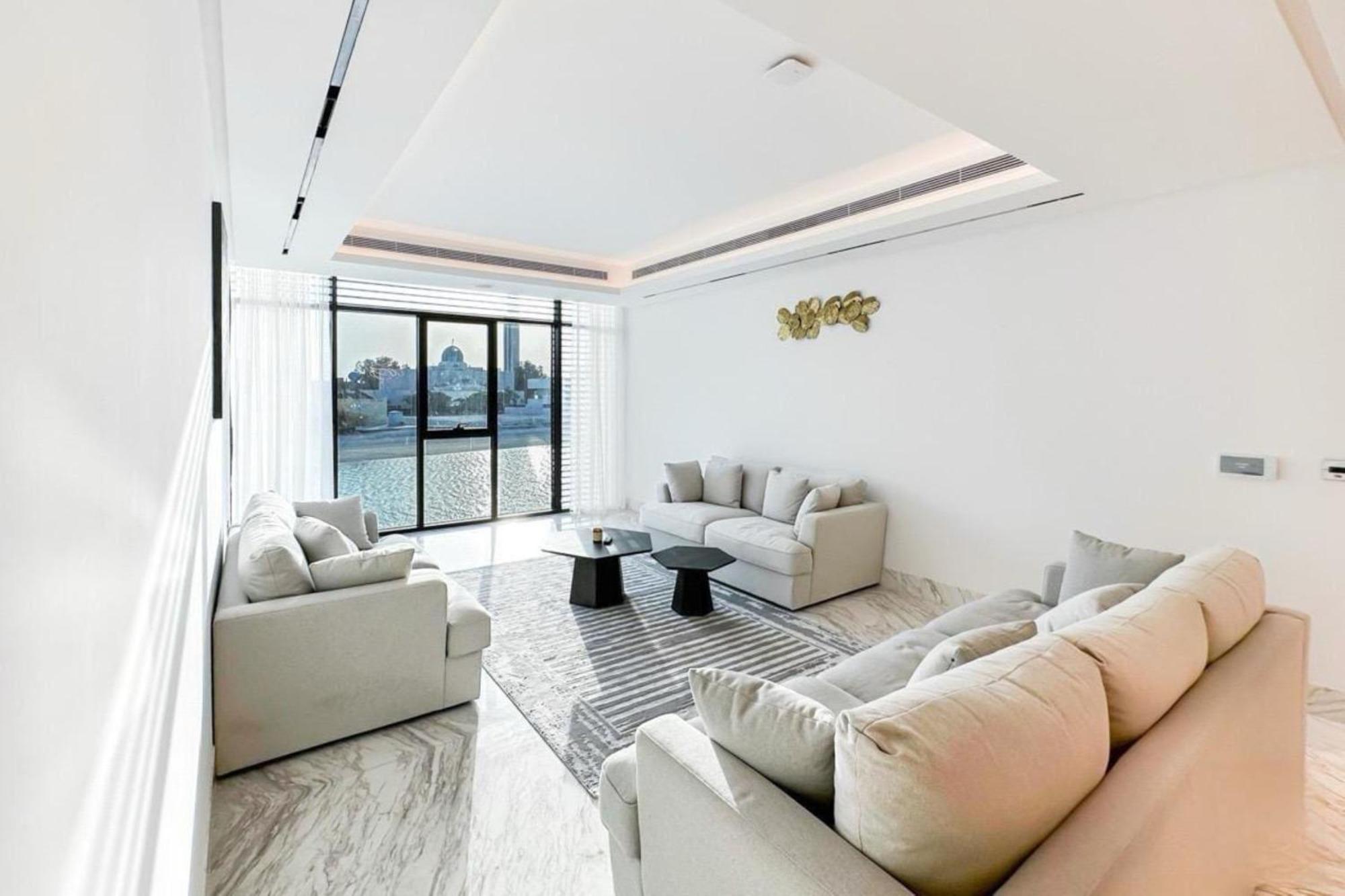 World Class Luxurious 8 Bdr - In Palm Jumeriah Dubai