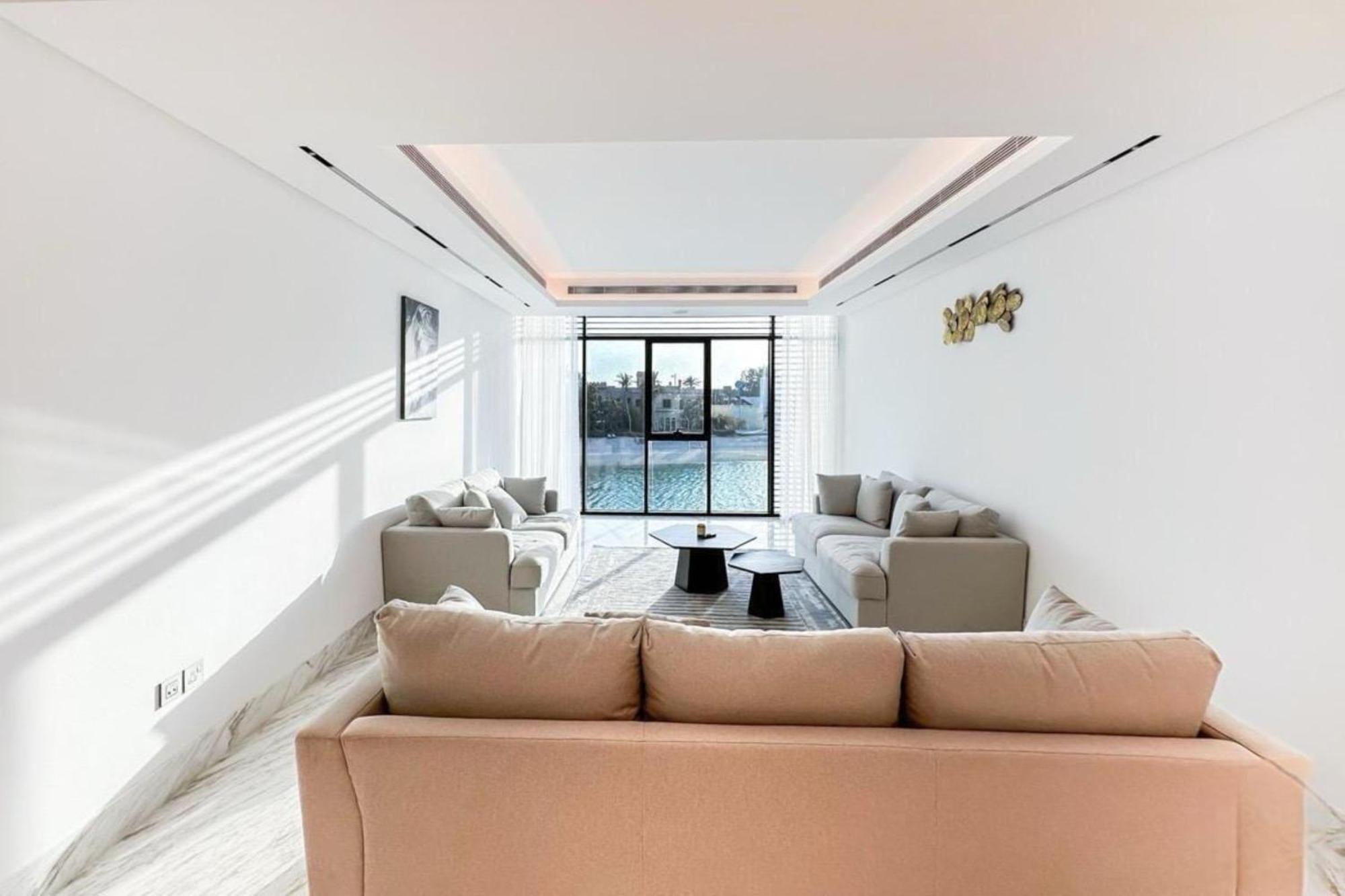 World Class Luxurious 8 Bdr - In Palm Jumeriah * Dubai