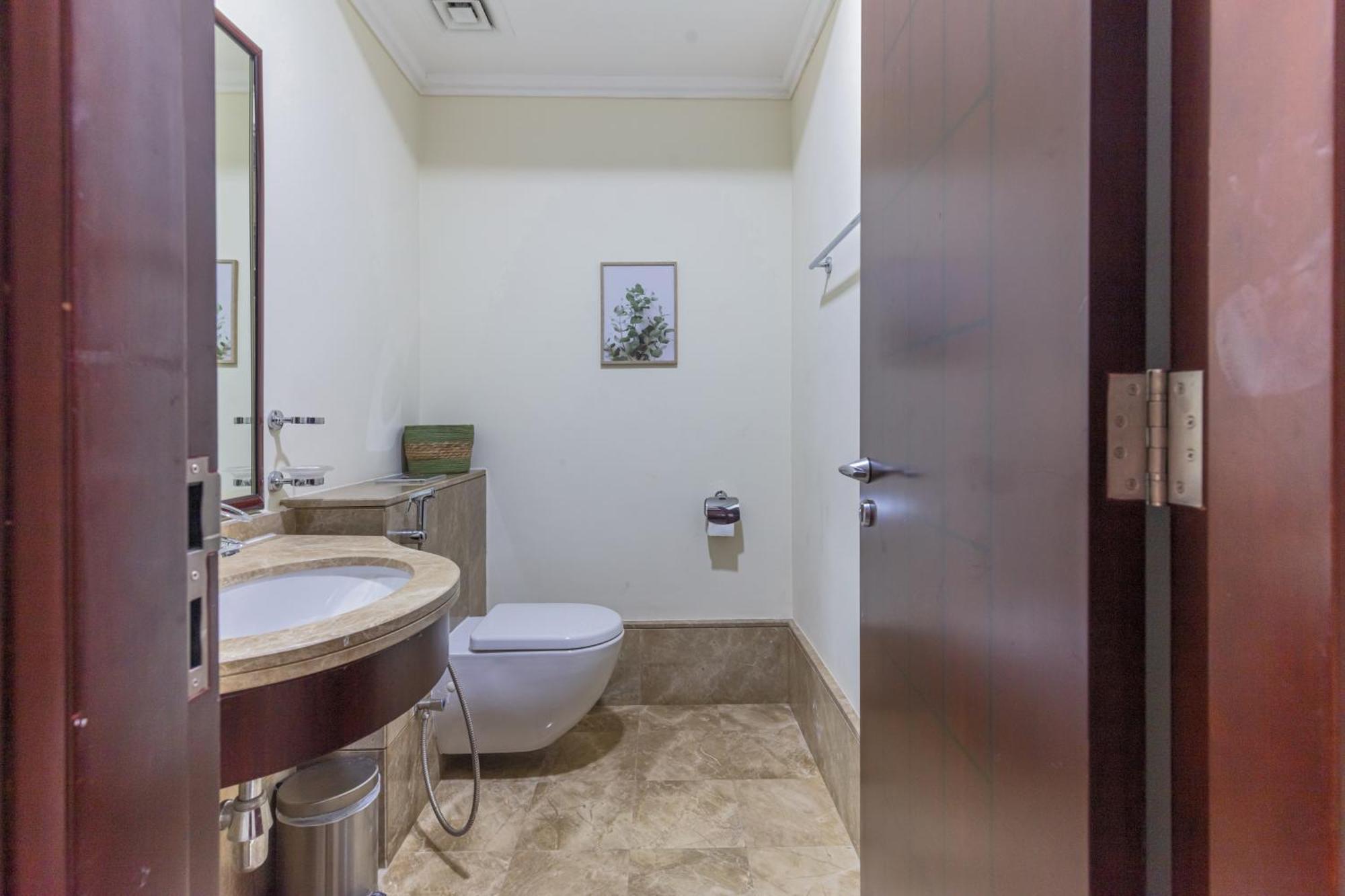 Spacious New 2 Bdr, Pool And Access