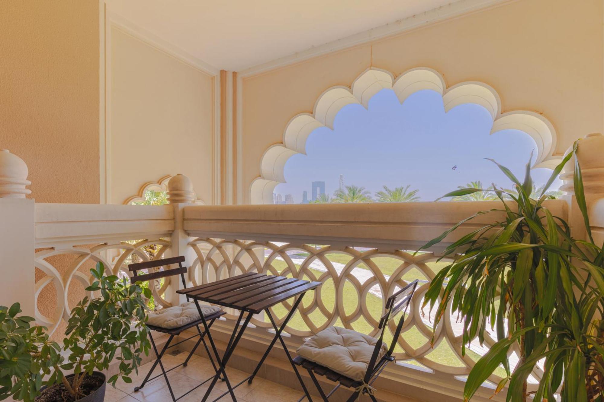 Spacious New 2 Bdr, Pool And Access Apartment *