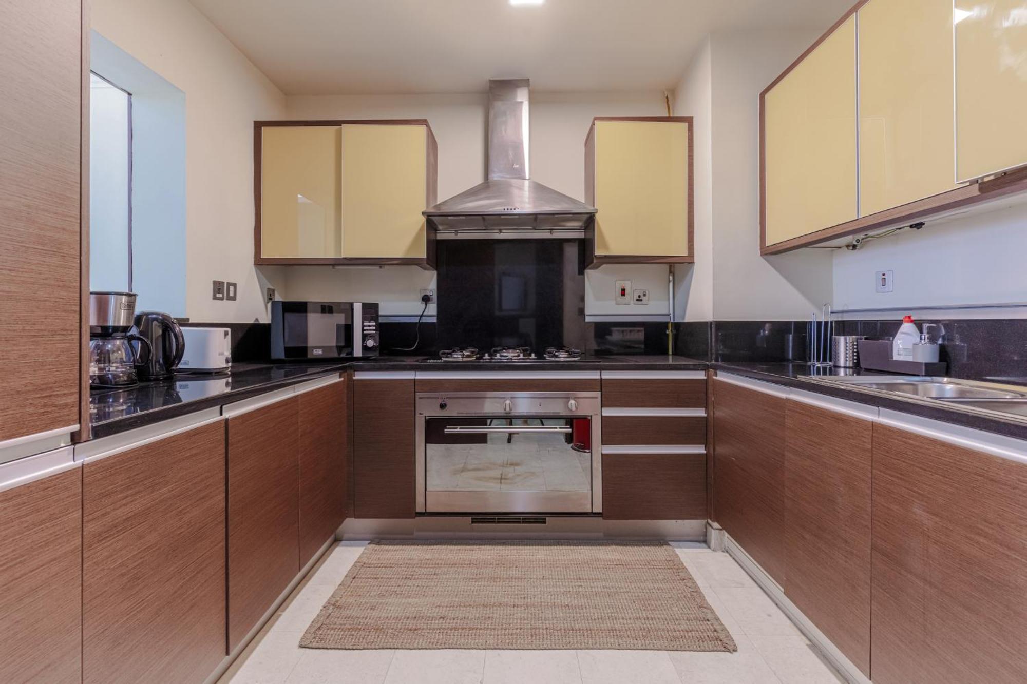 Spacious New 2 Bdr, Pool And Access * Dubai