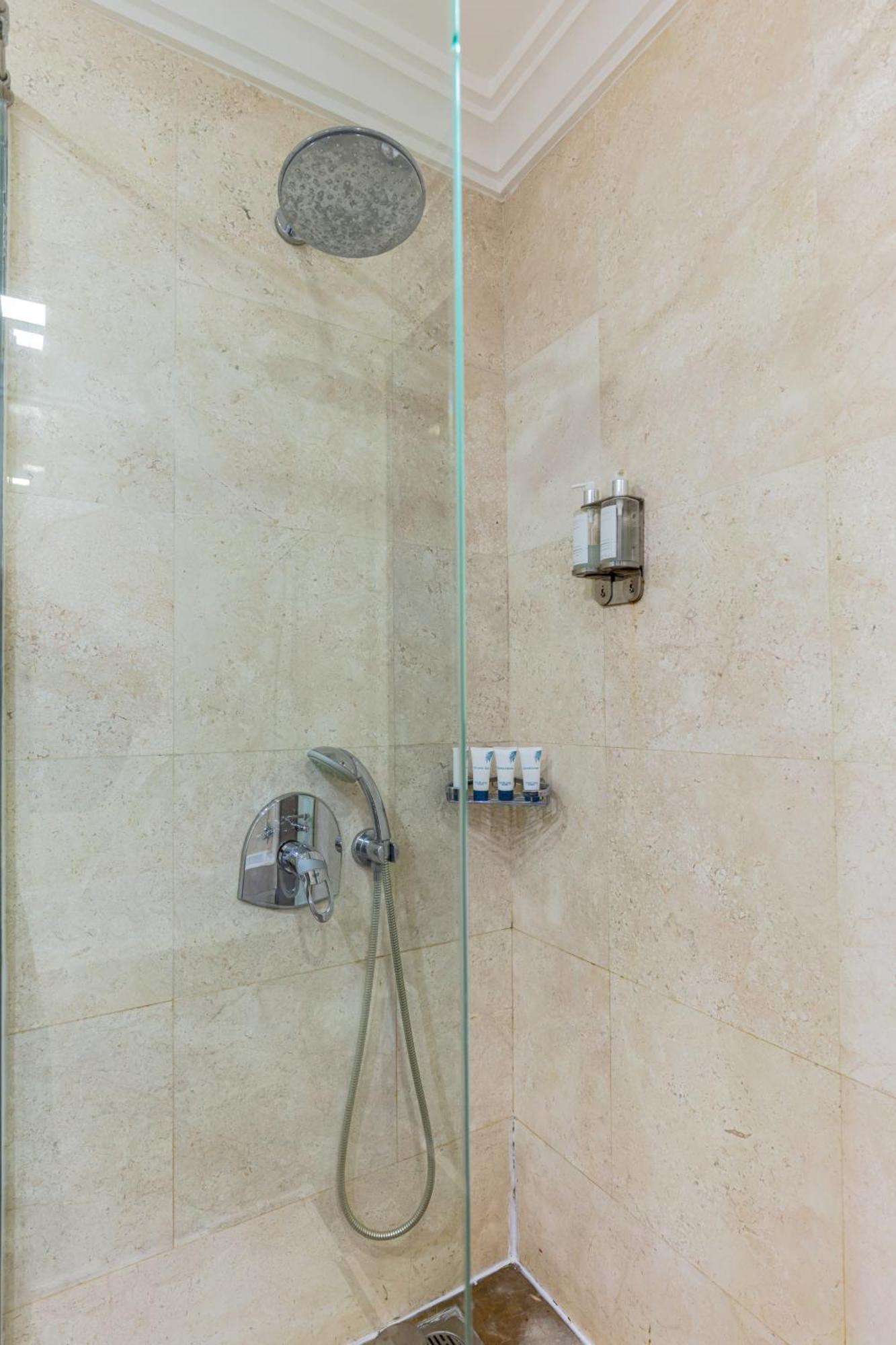 Spacious New 2 Bdr, Pool And Access Apartment
