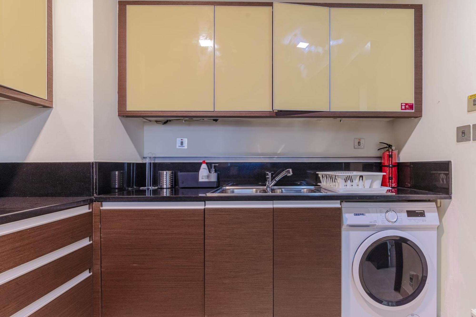 Apartment Spacious New 2 Bdr, Pool And Access Dubai