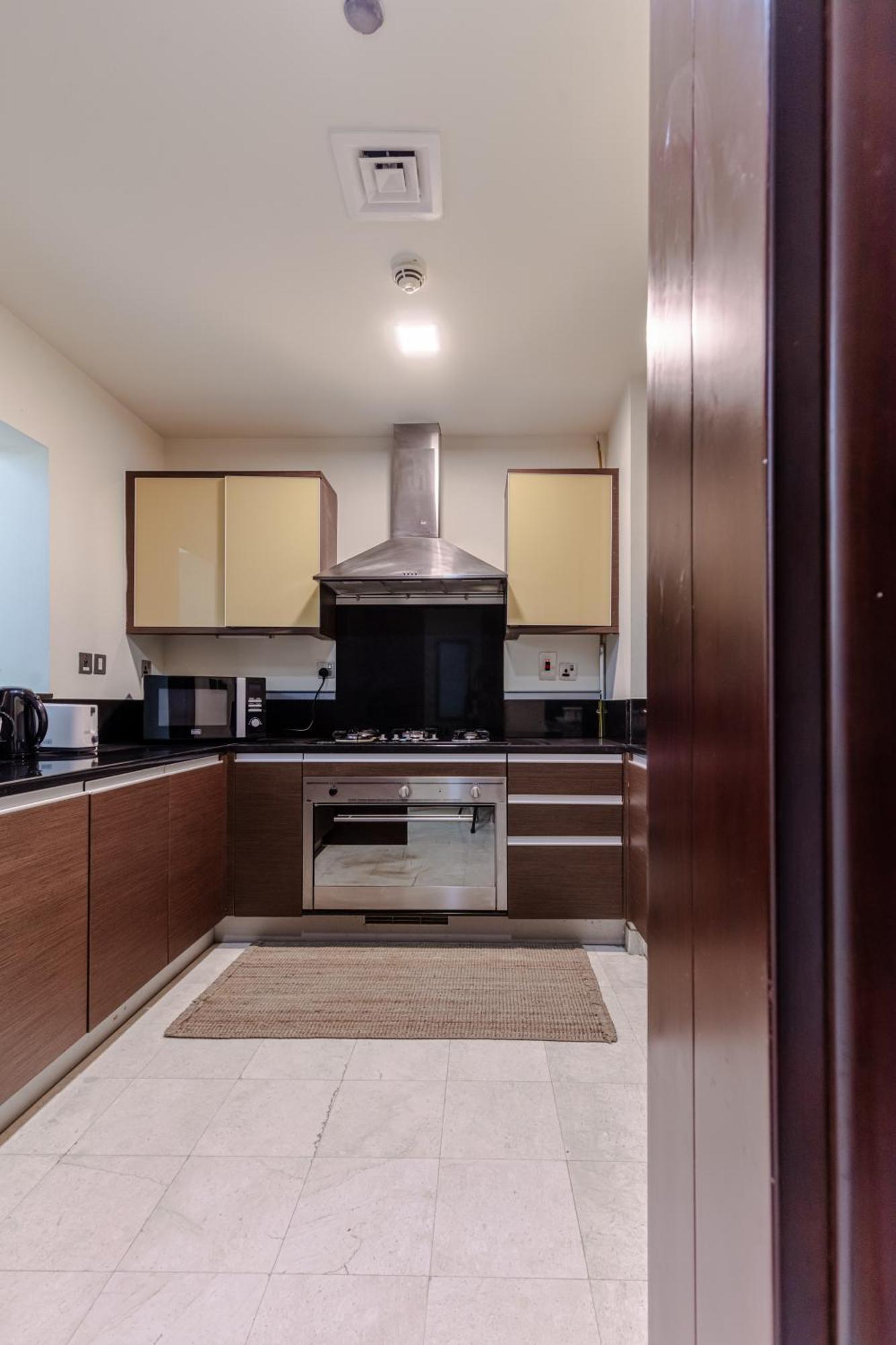Apartment Spacious New 2 Bdr, Pool And Access *