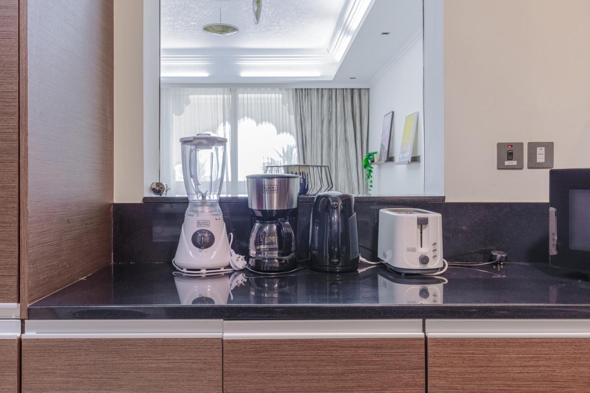 Apartment Spacious New 2 Bdr, Pool And Access Dubai