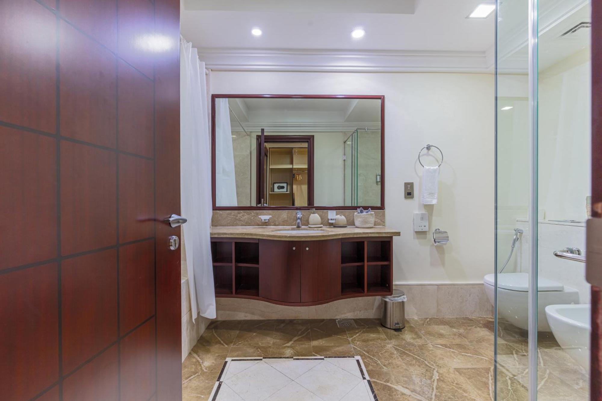 Spacious New 2 Bdr, Pool And Access