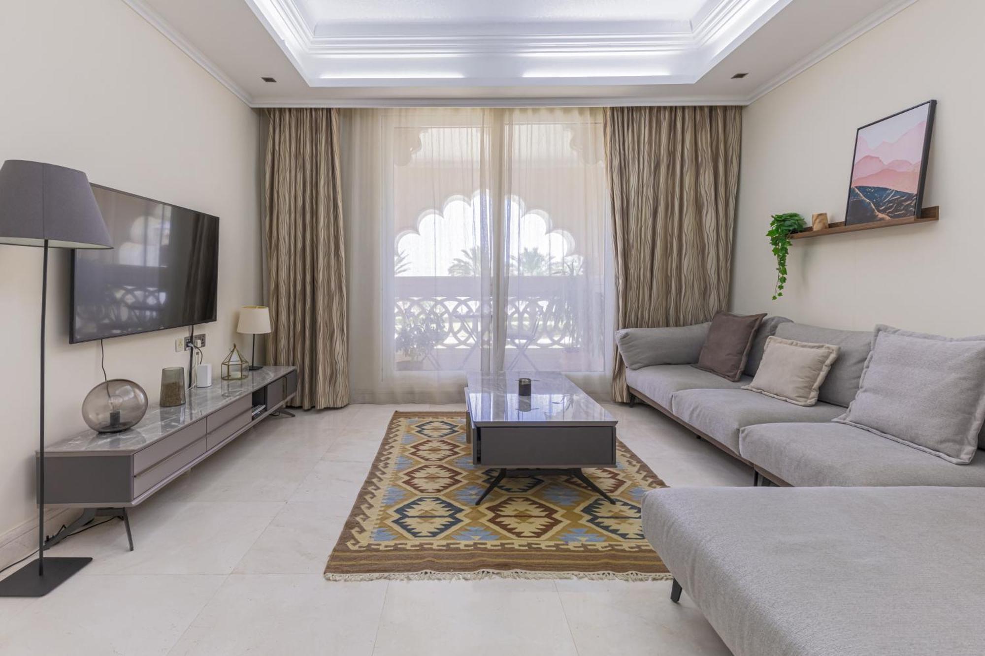 Apartment Spacious New 2 Bdr, Pool And Access Dubai
