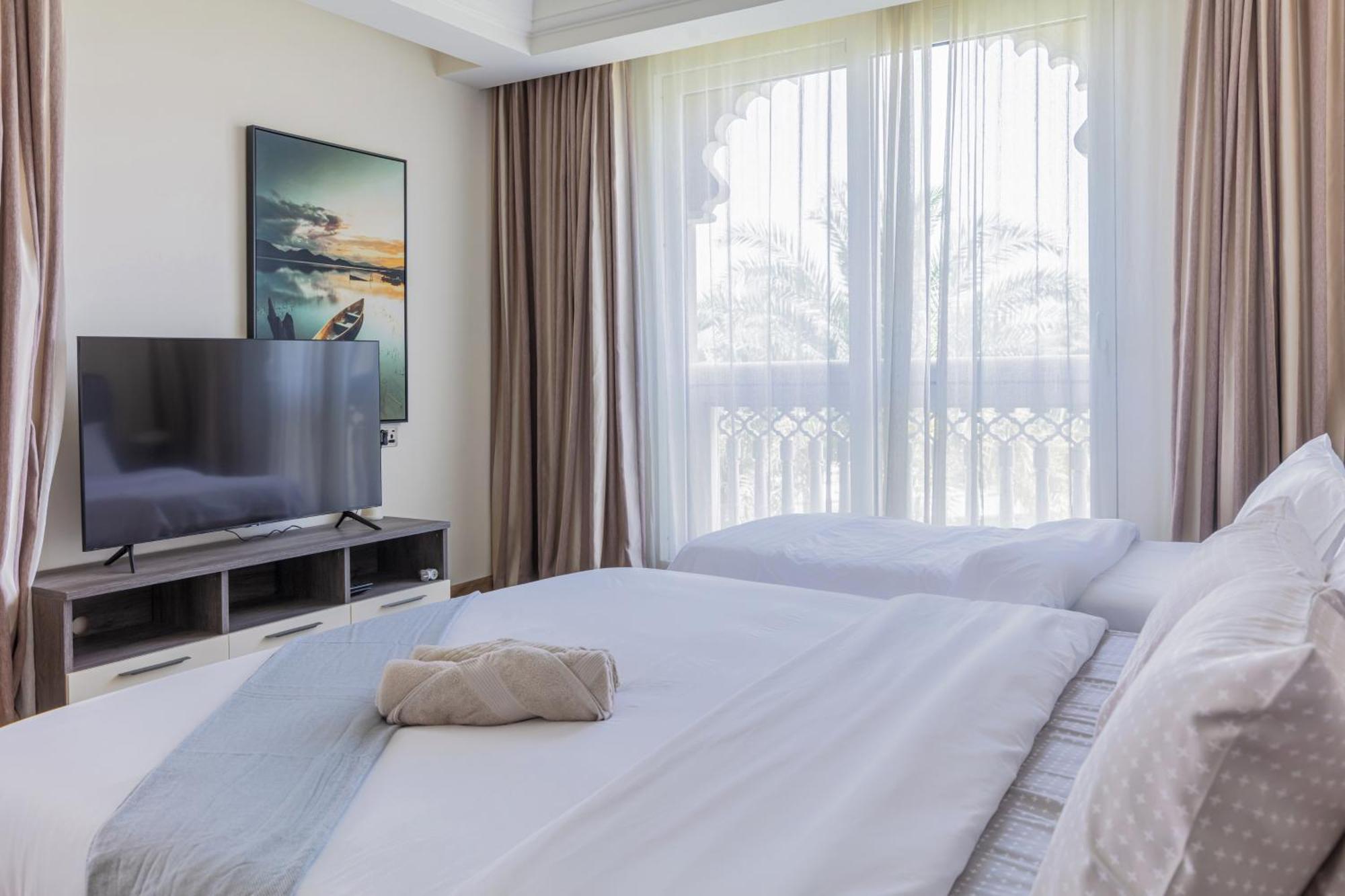 Spacious New 2 Bdr, Pool And Access * Dubai