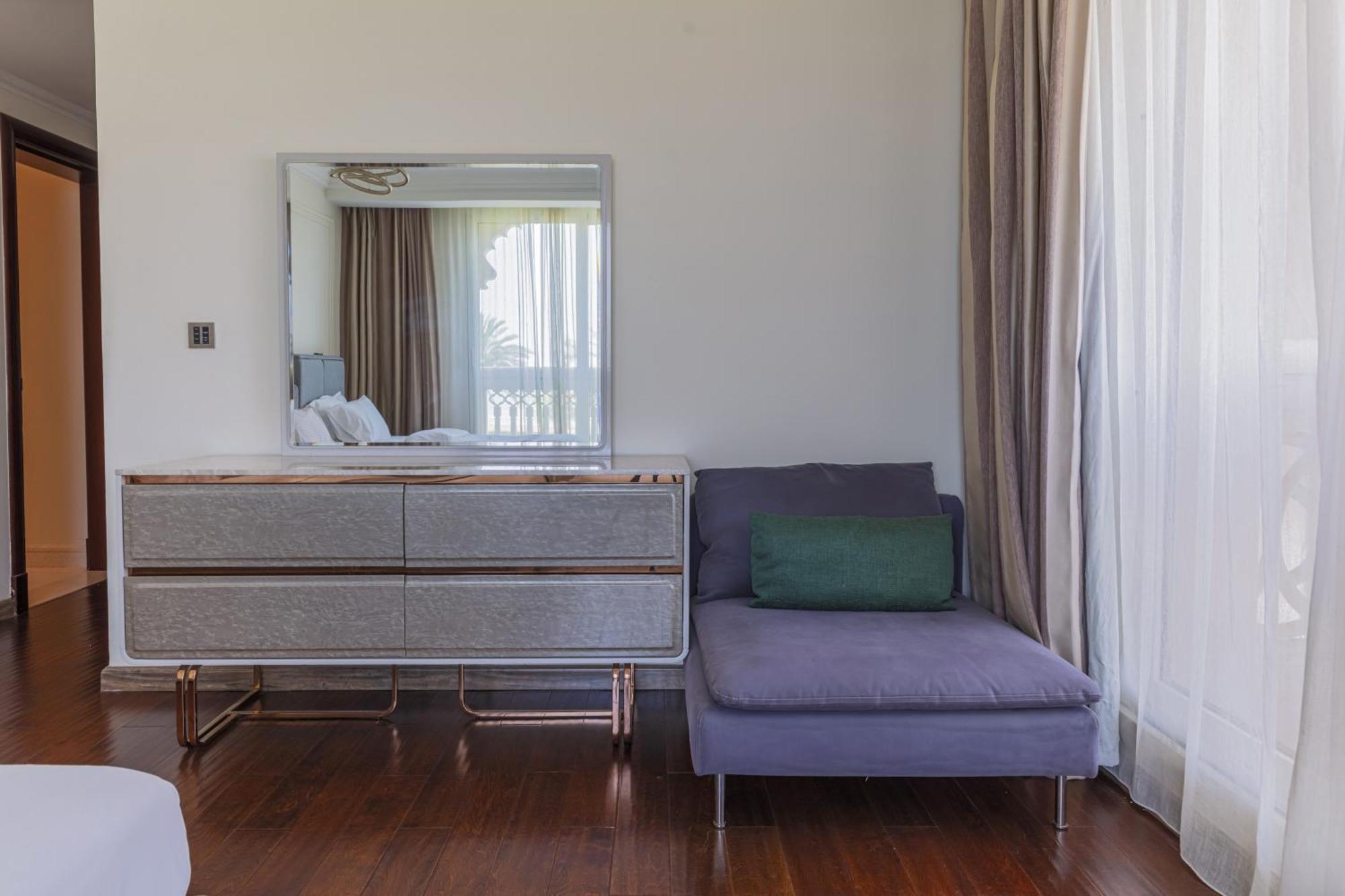 Spacious New 2 Bdr, Pool And Access