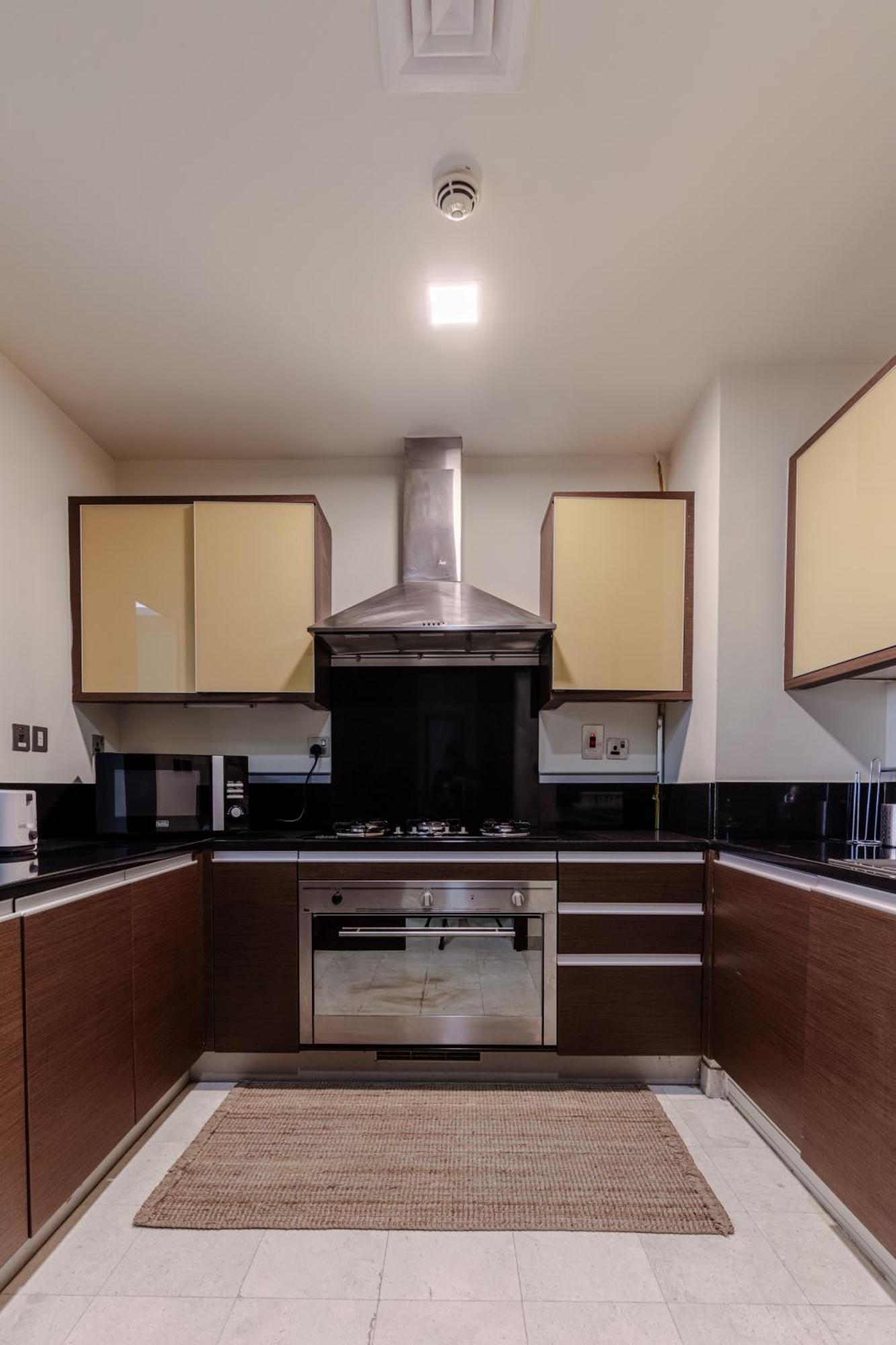 Apartment Spacious New 2 Bdr, Pool And Access *