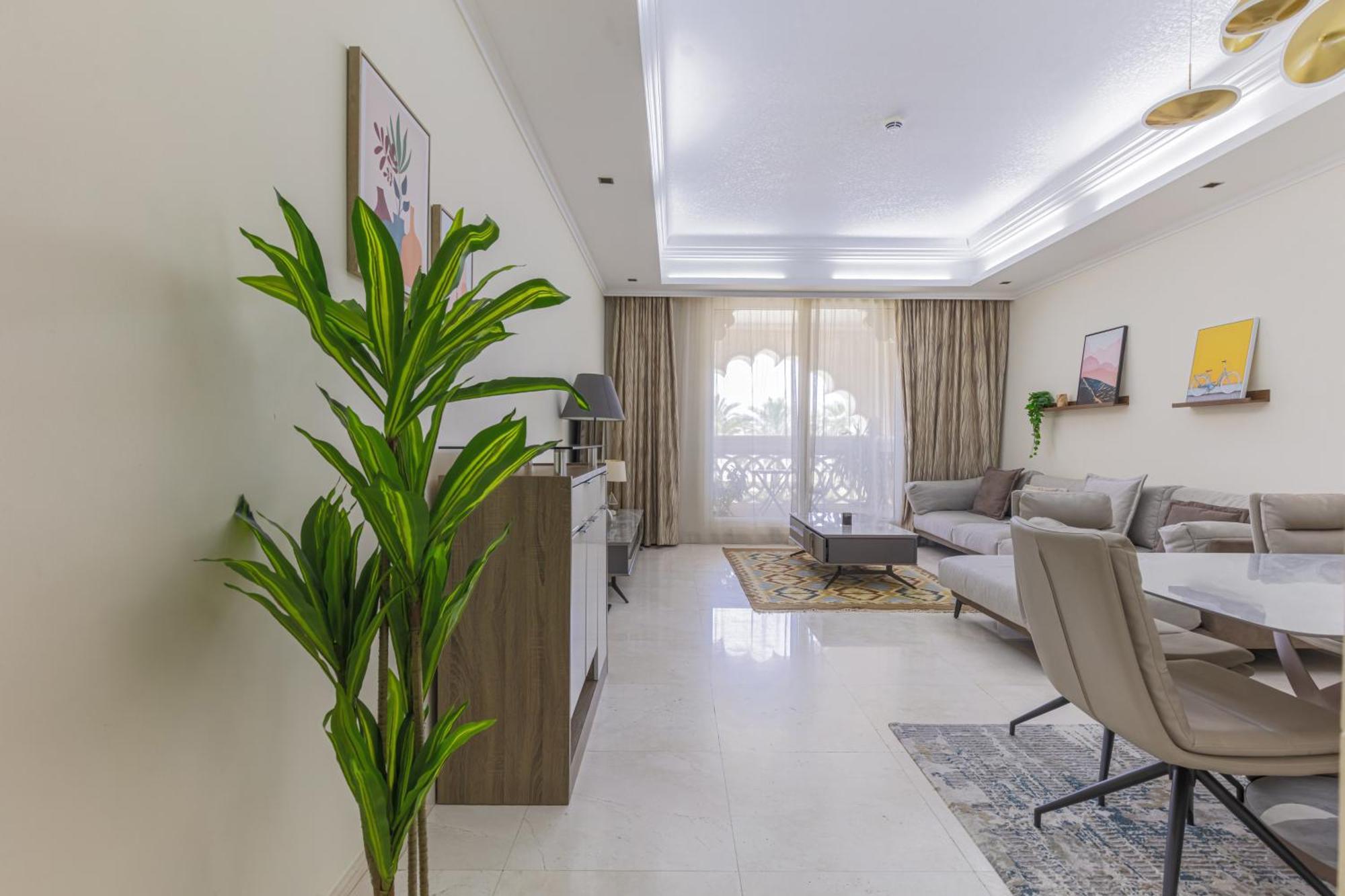 Spacious New 2 Bdr, Pool And Access Apartment Dubai