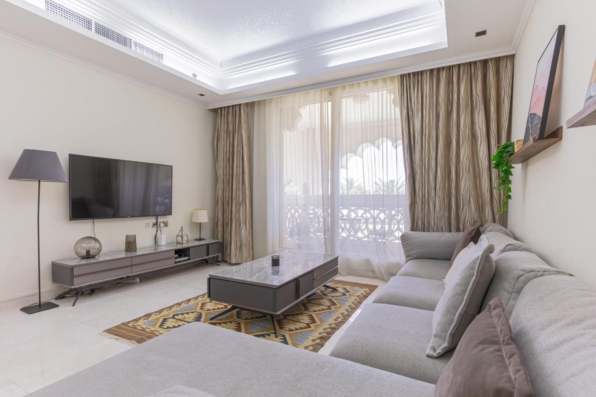 Spacious New 2 Bdr, Pool And Access Apartment *