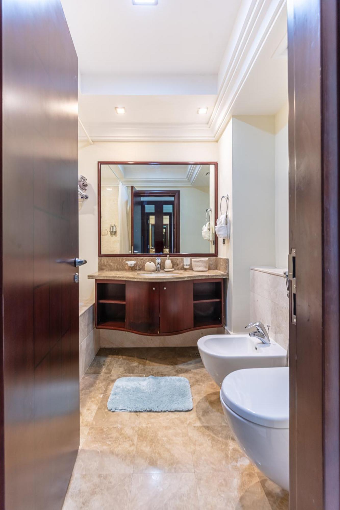 Apartment Spacious New 2 Bdr, Pool And Access Dubai
