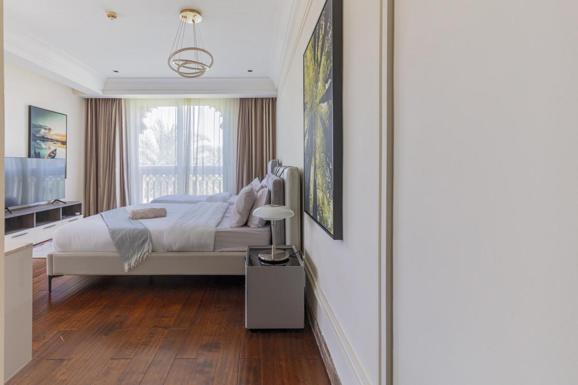 Spacious New 2 Bdr, Pool And Access Dubai