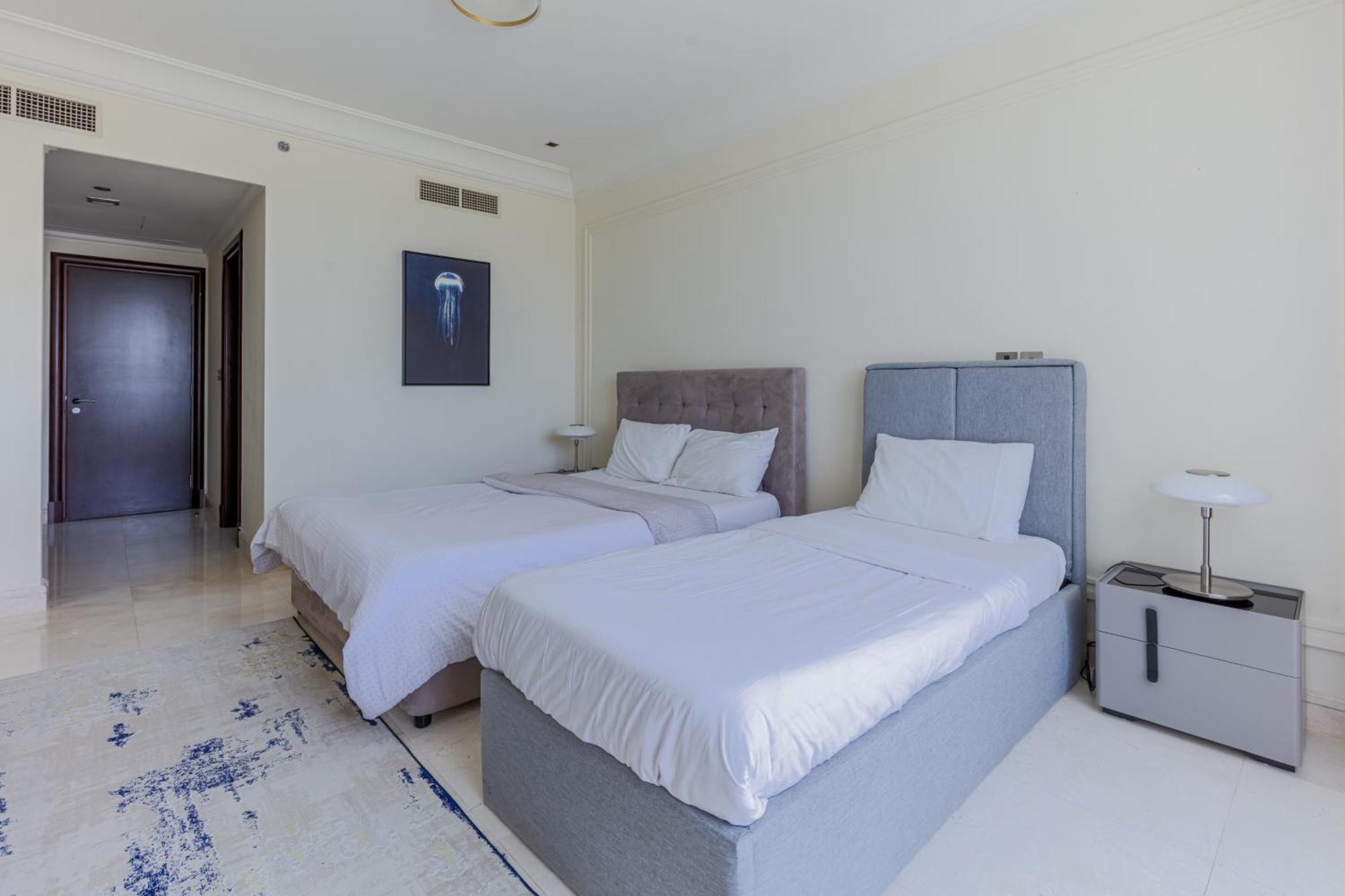 Spacious New 2 Bdr, Pool And Access