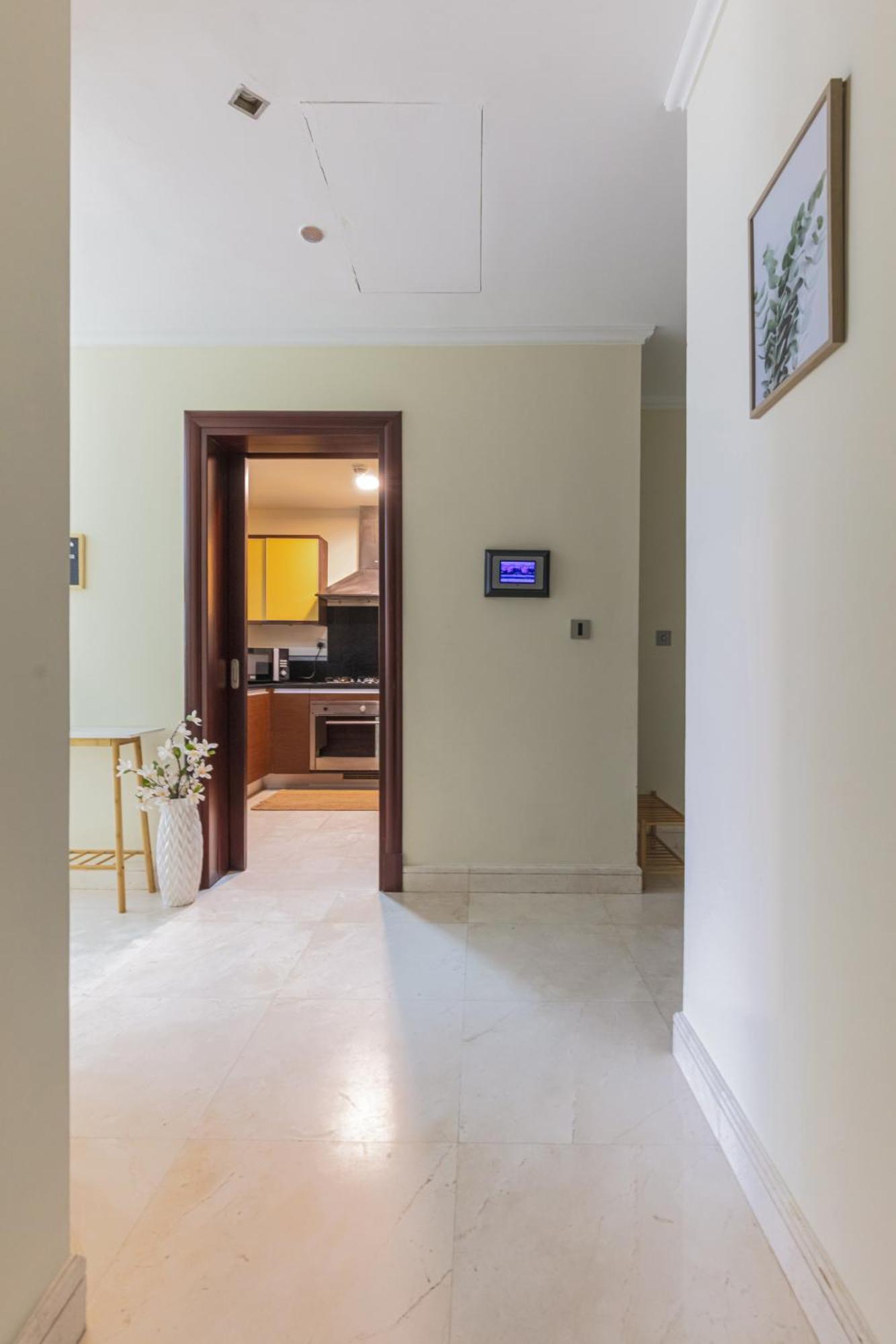 Spacious New 2 Bdr, Pool And Access * Dubai