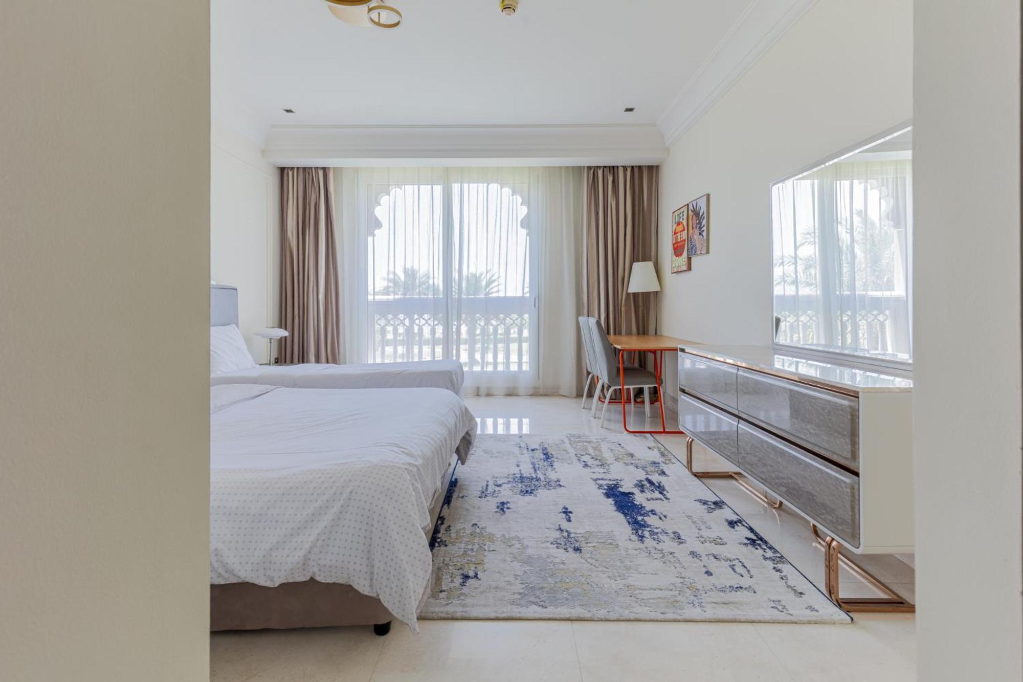 Apartment Spacious New 2 Bdr, Pool And Access Dubai