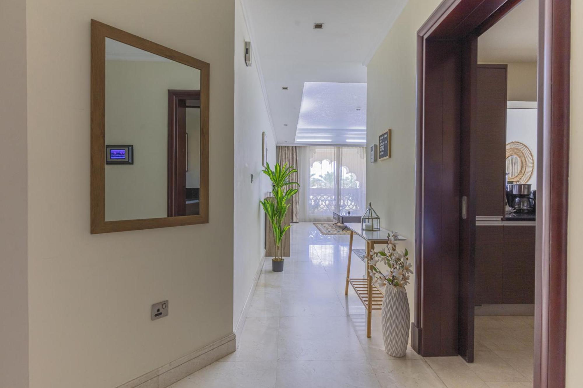 Spacious New 2 Bdr, Pool And Access Apartment