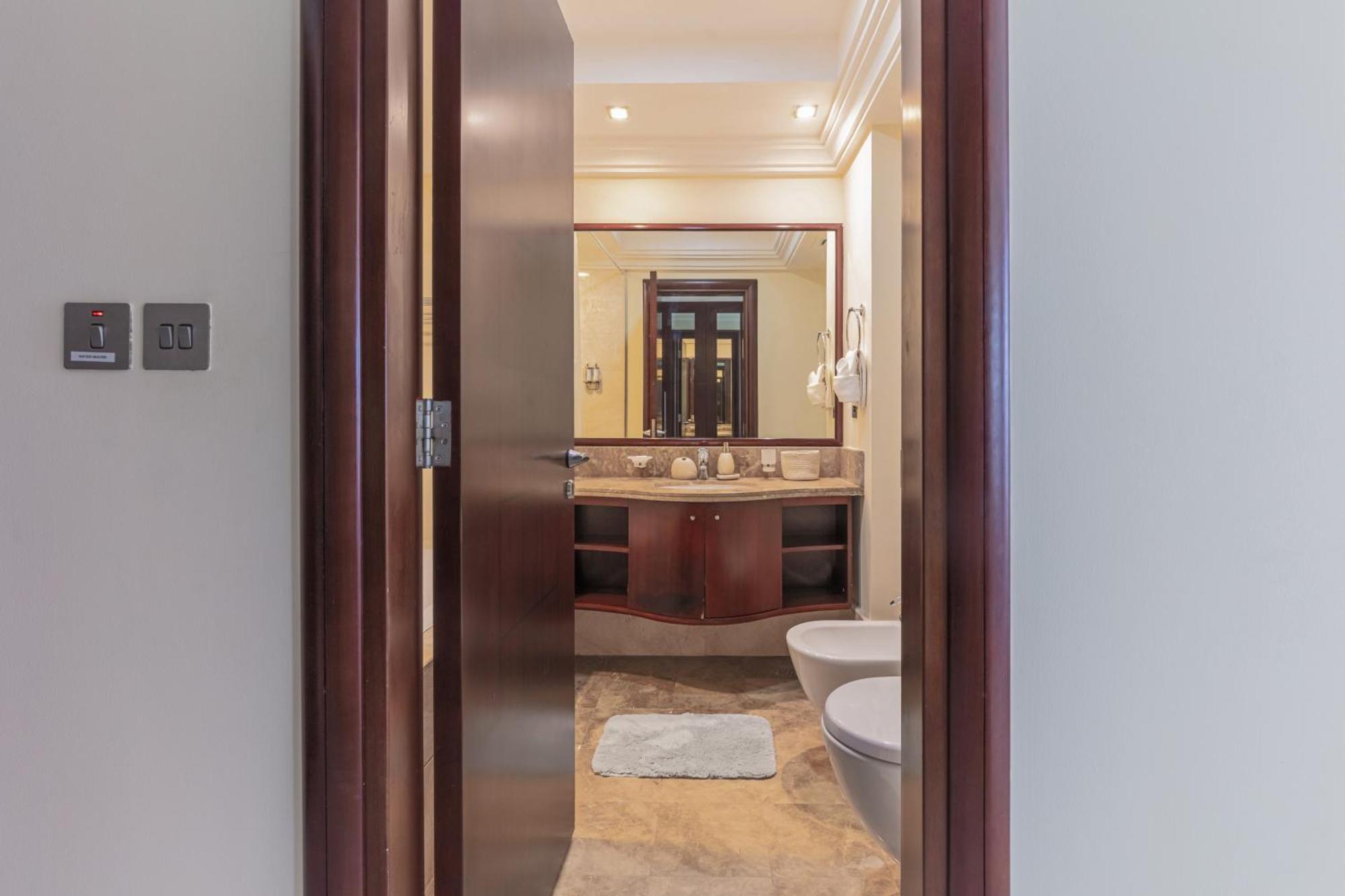 Spacious New 2 Bdr, Pool And Access *