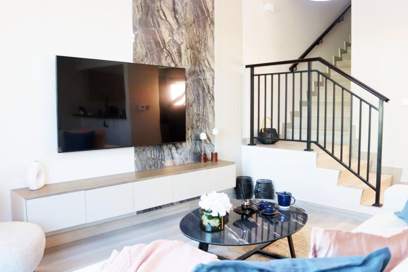Villa 3br With Private Garden In Calero Damac Hills By Vibel *