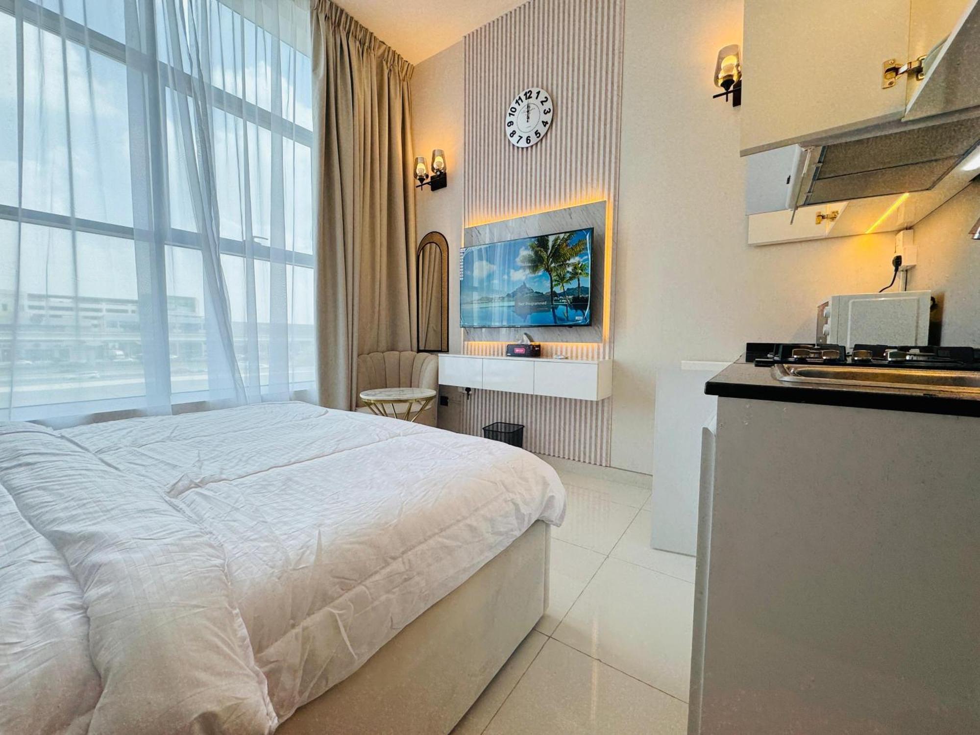 Al Manara Premium Shk Zayed Apartment Dubai