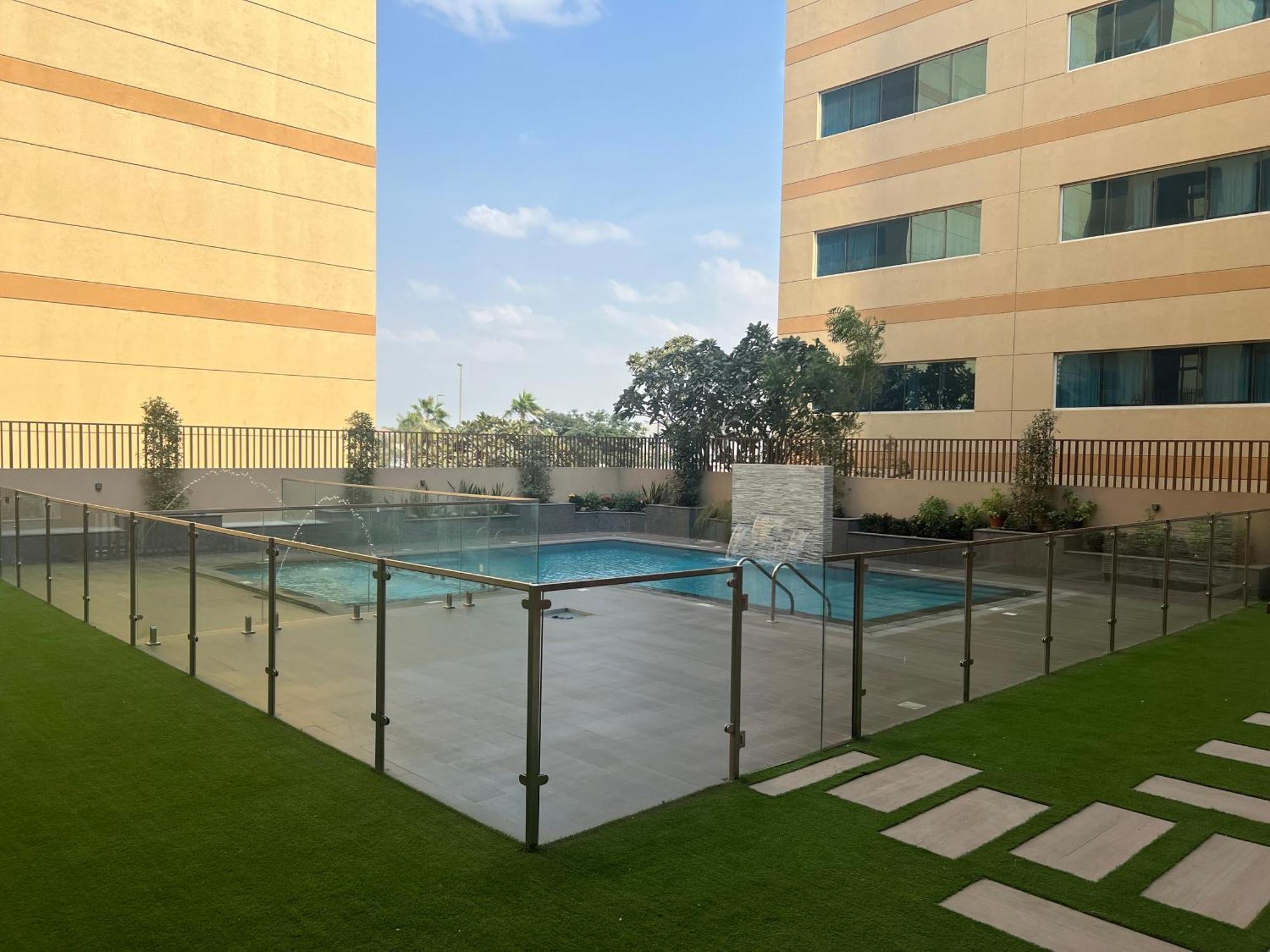 White Sage New Large 1br At Jvc Apartment