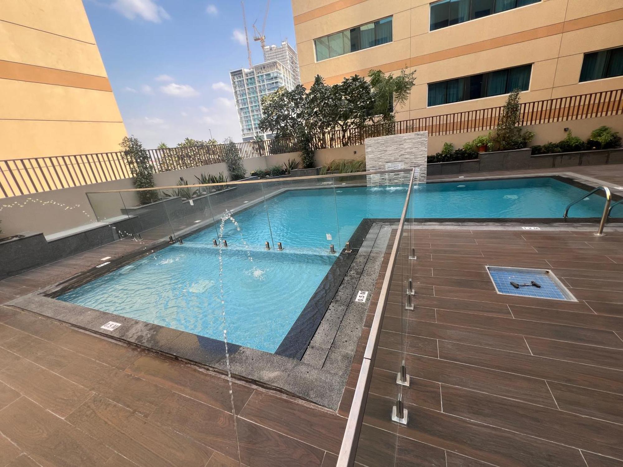White Sage New Large 1br At Jvc *