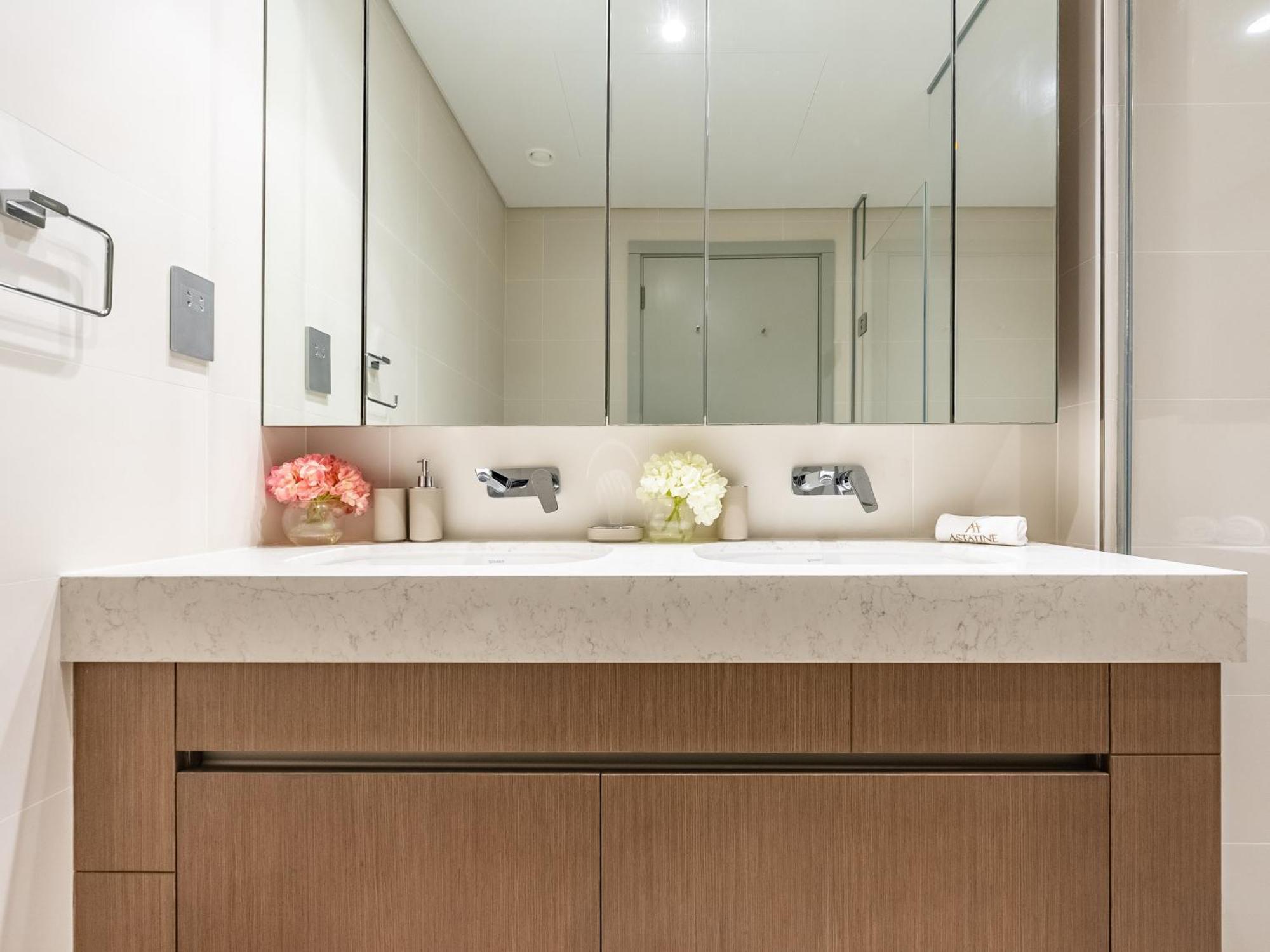 Seabreeze Escape-serene 2br -private Access Apartment Dubai