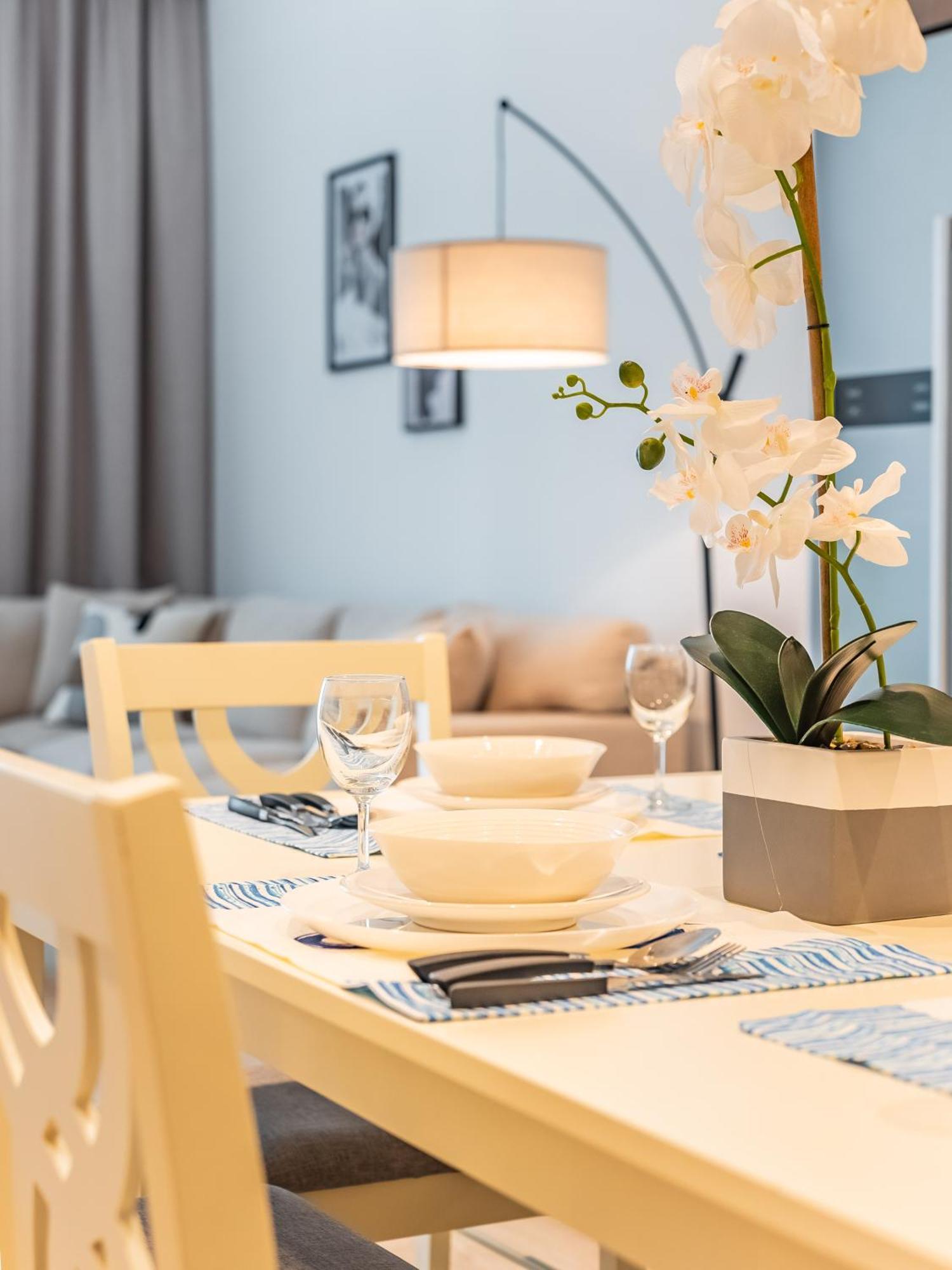 Apartment Seabreeze Escape-serene 2br -private Access Dubai