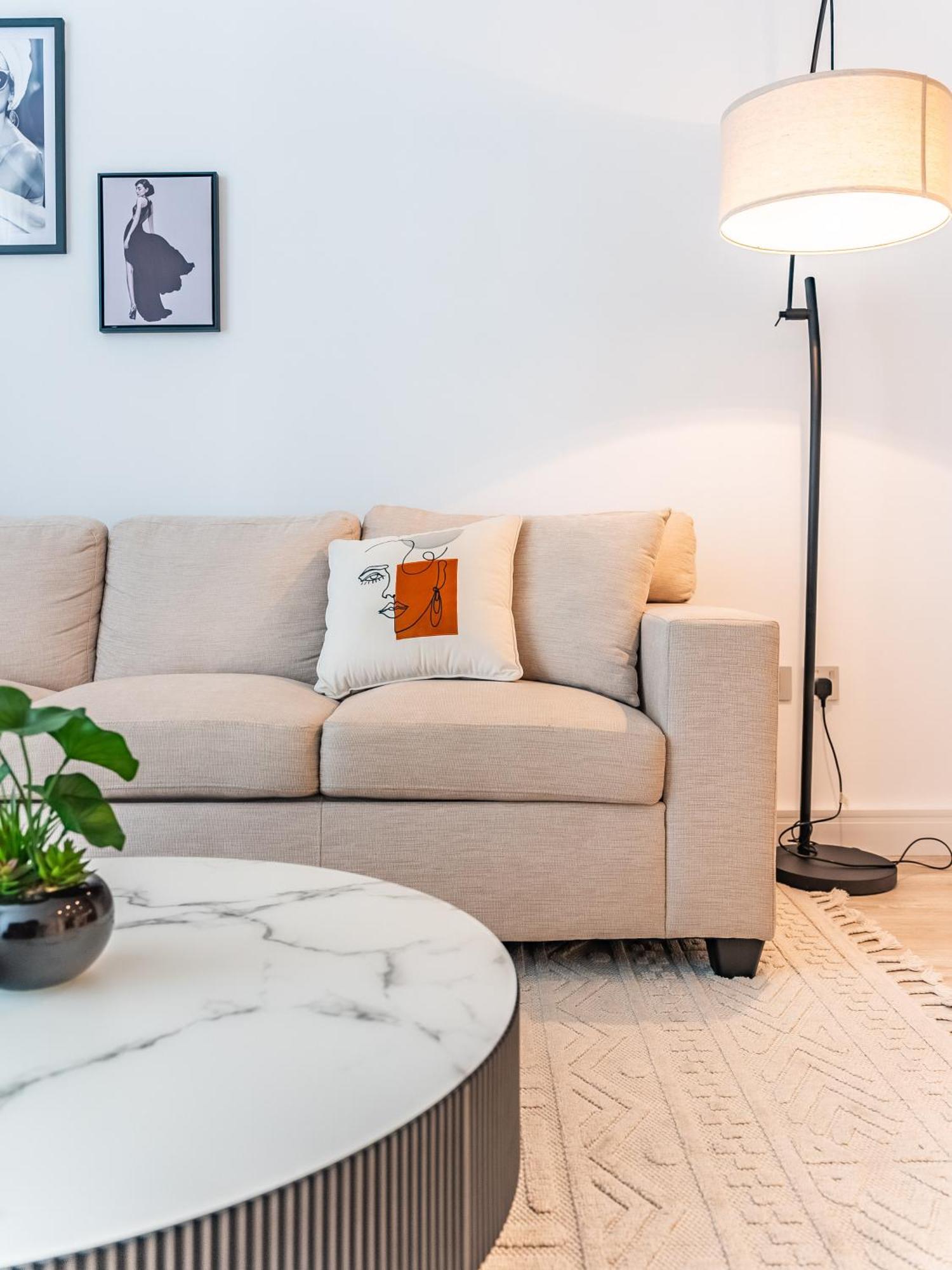 Seabreeze Escape-serene 2br -private Access Apartment Dubai
