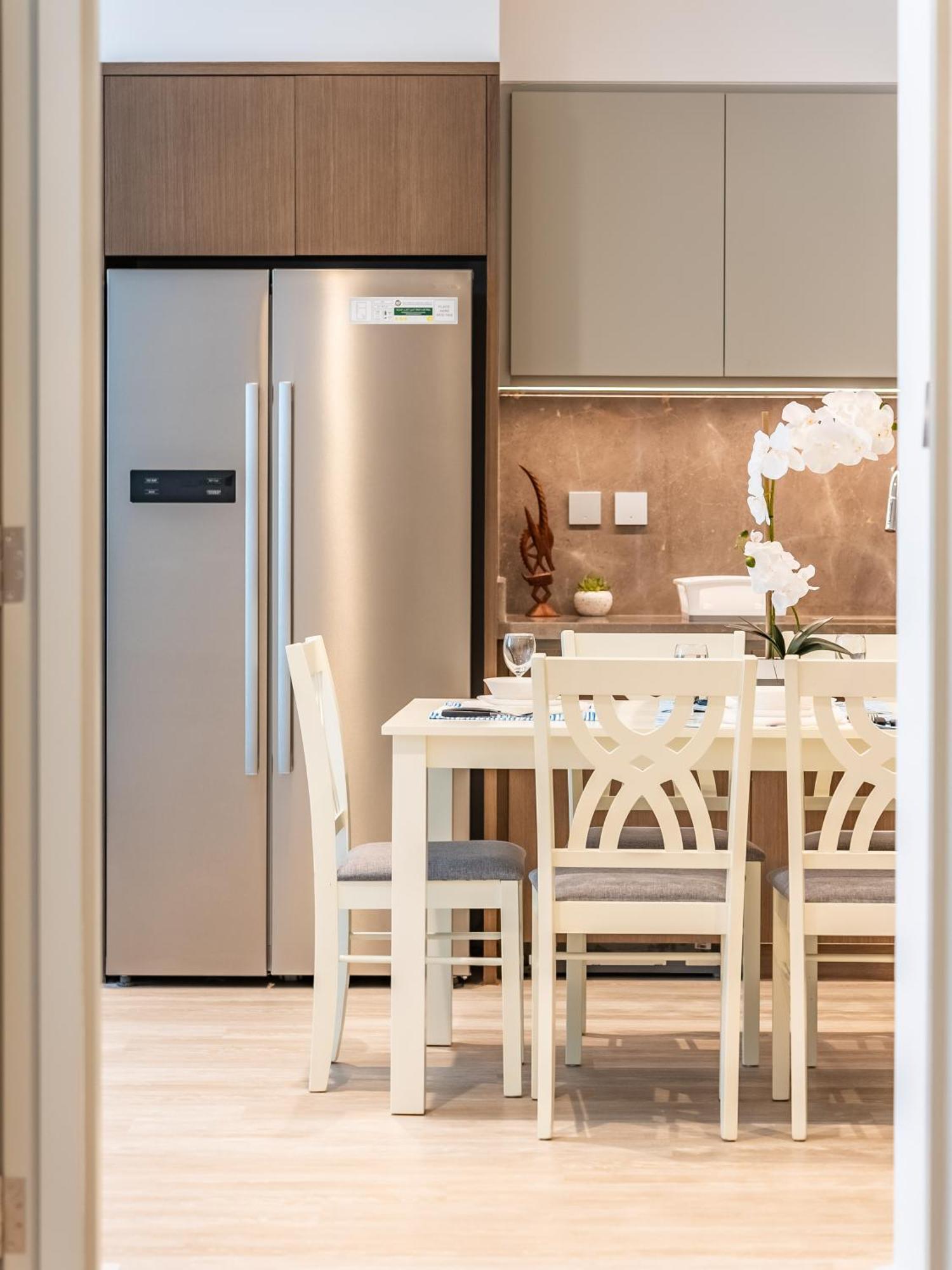 Seabreeze Escape-serene 2br -private Access Dubai