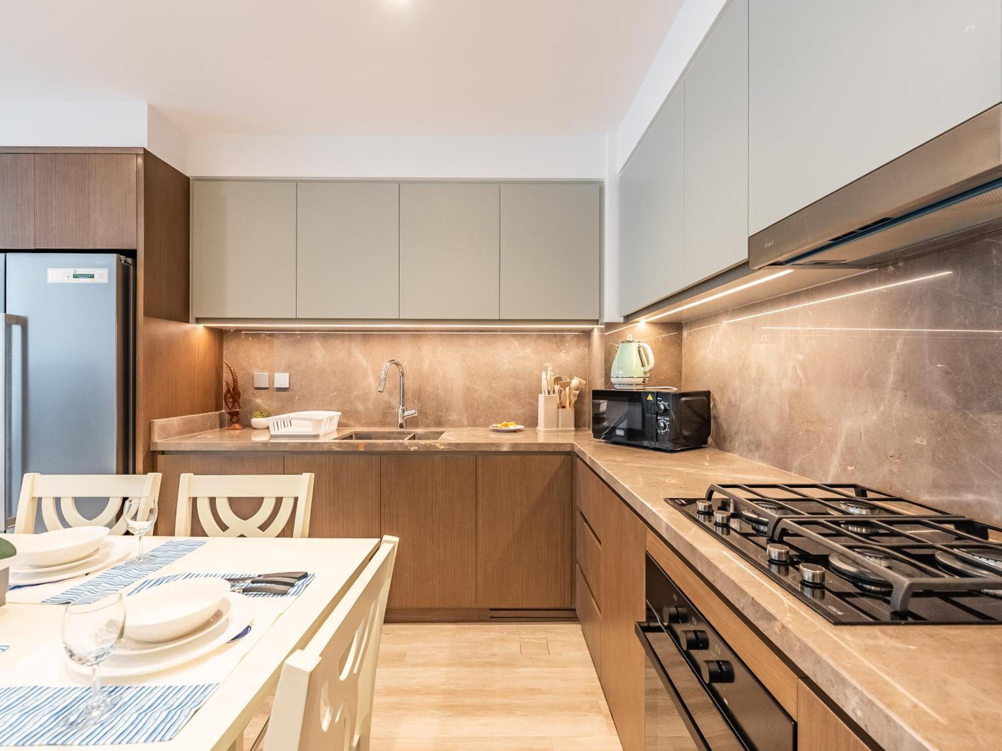 Seabreeze Escape-serene 2br -private Access Apartment Dubai