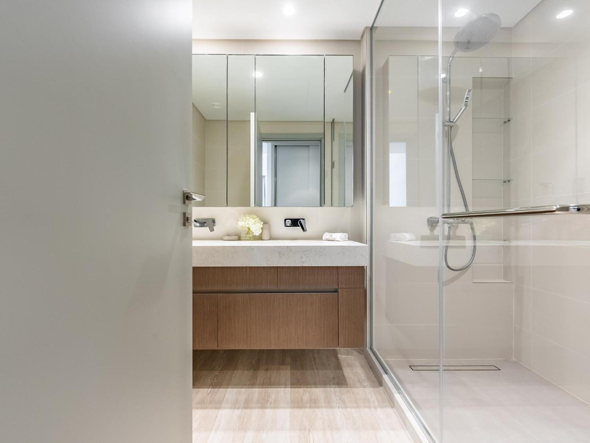Seabreeze Escape-serene 2br -private Access Apartment