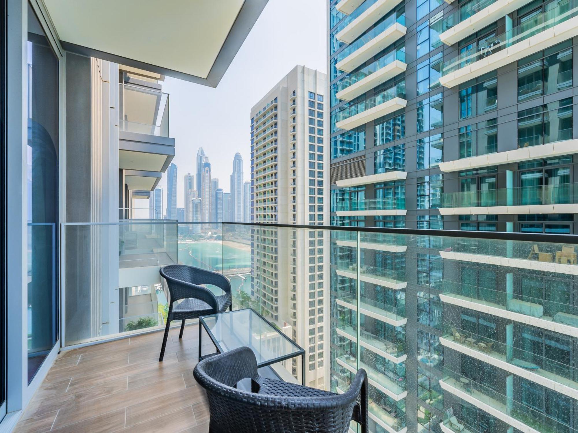 Seabreeze Escape-serene 2br -private Access Apartment Dubai
