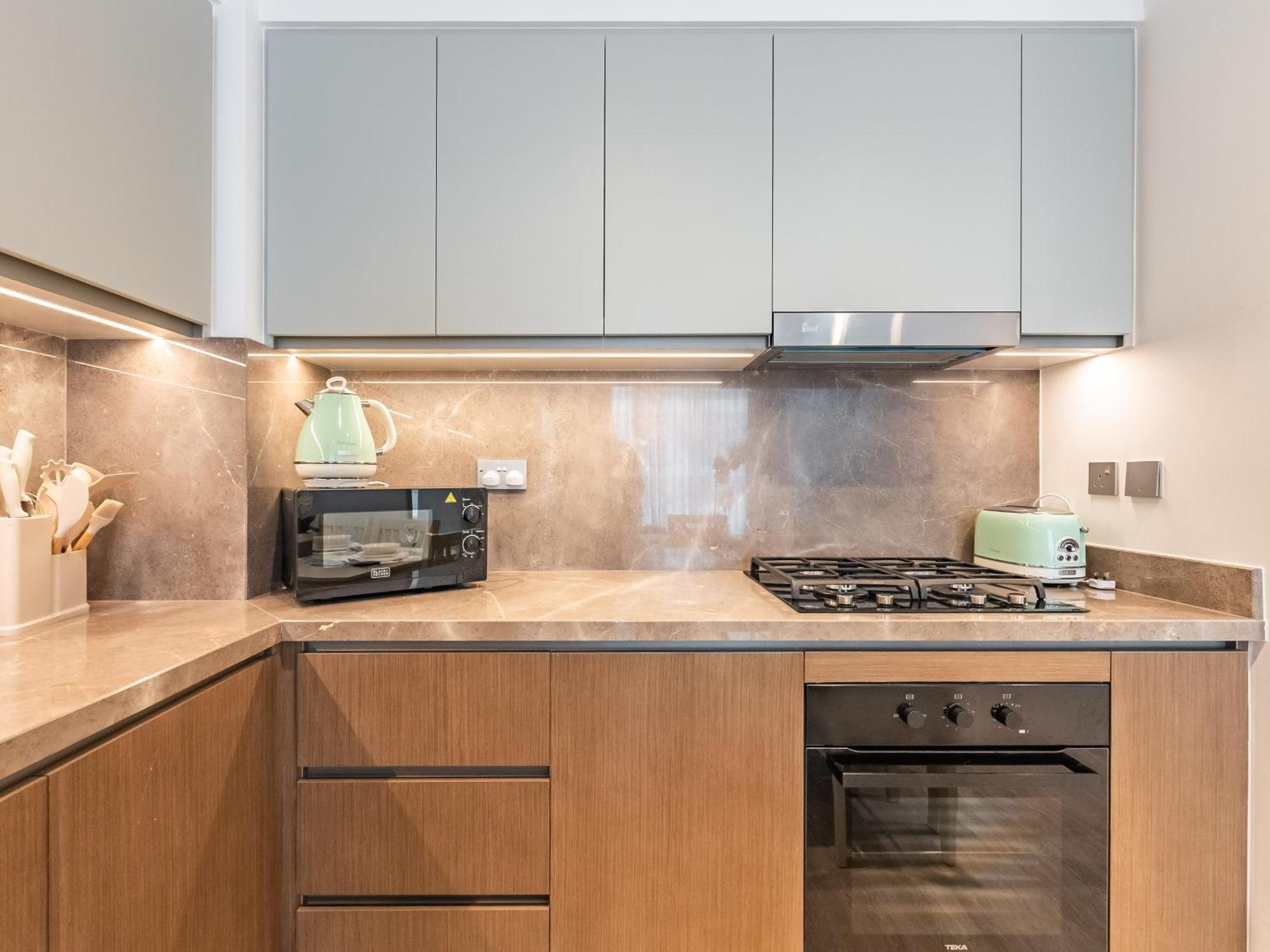 Seabreeze Escape-serene 2br -private Access Apartment