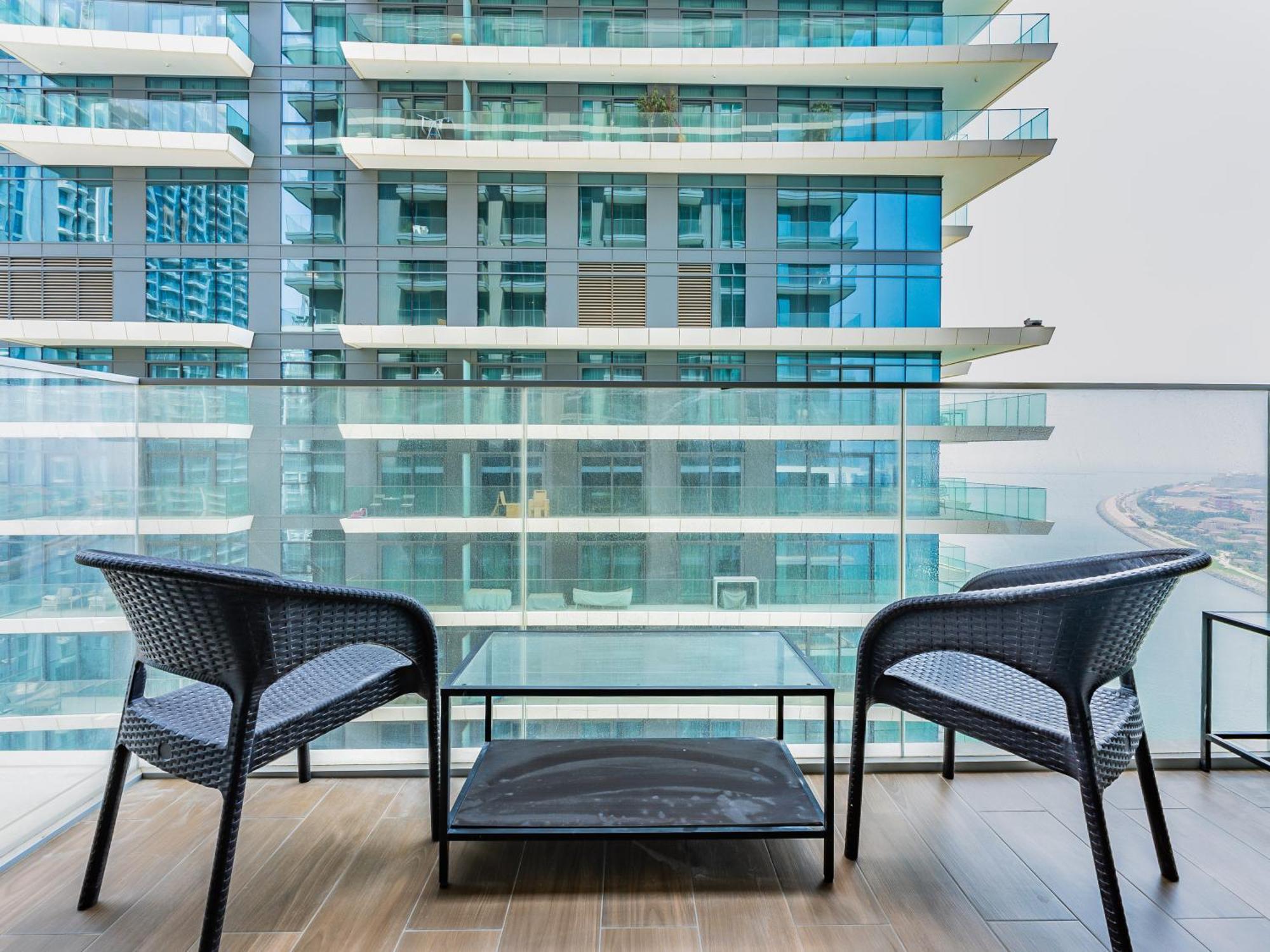 Seabreeze Escape-serene 2br -private Access Apartment Dubai