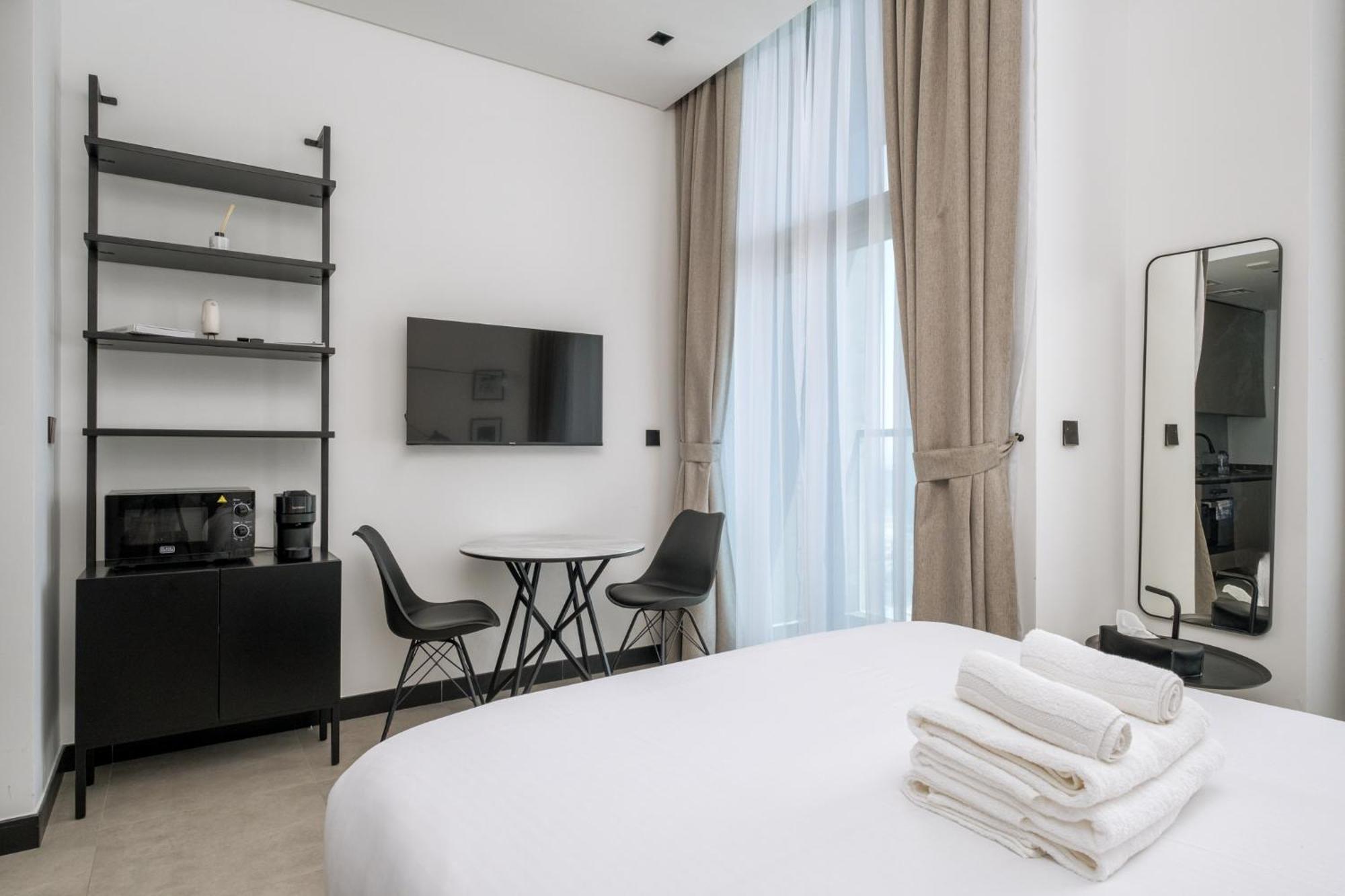 Revved Up In 15 Northside With Pool And Gym * Dubai