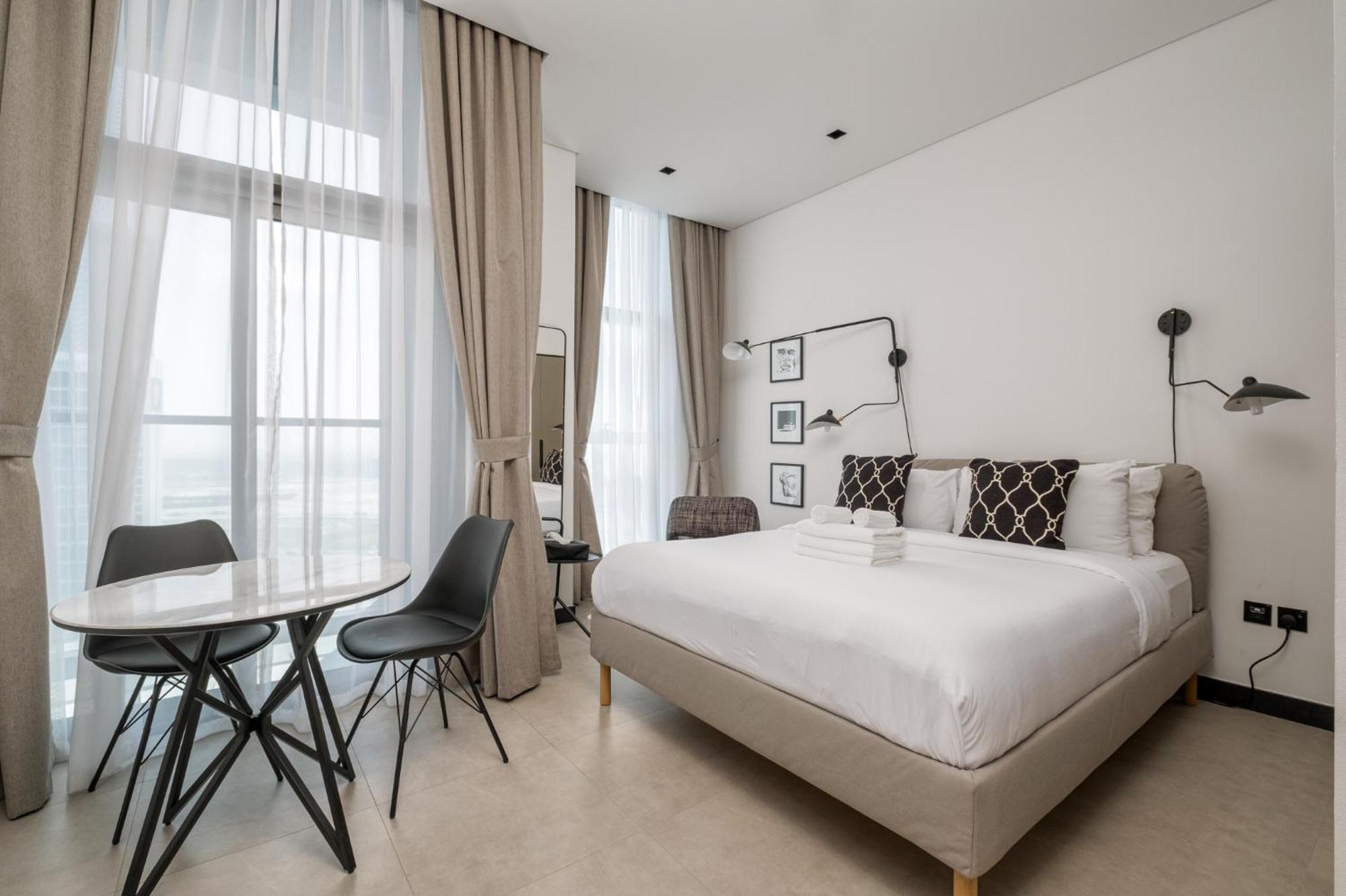 Revved Up In 15 Northside With Pool And Gym