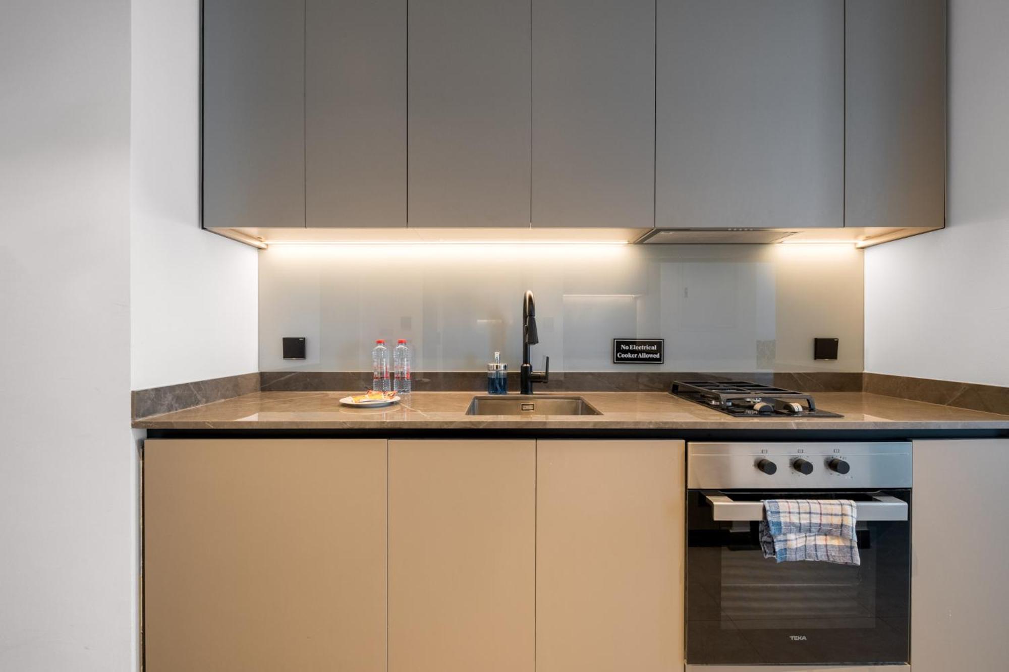 Revved Up In 15 Northside With Pool And Gym Apartment *