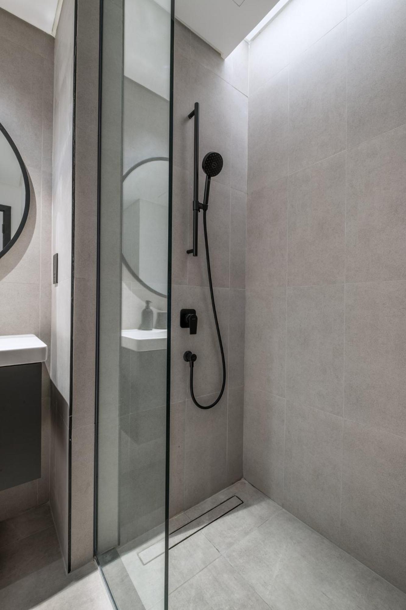 Revved Up In 15 Northside With Pool And Gym Apartment *