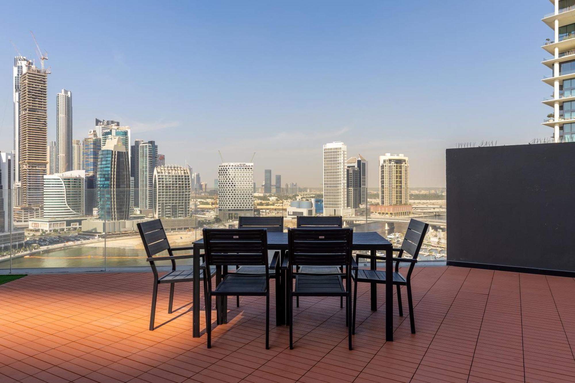 Apartment Waves - Spacious 2br With Burj Views & Terrace