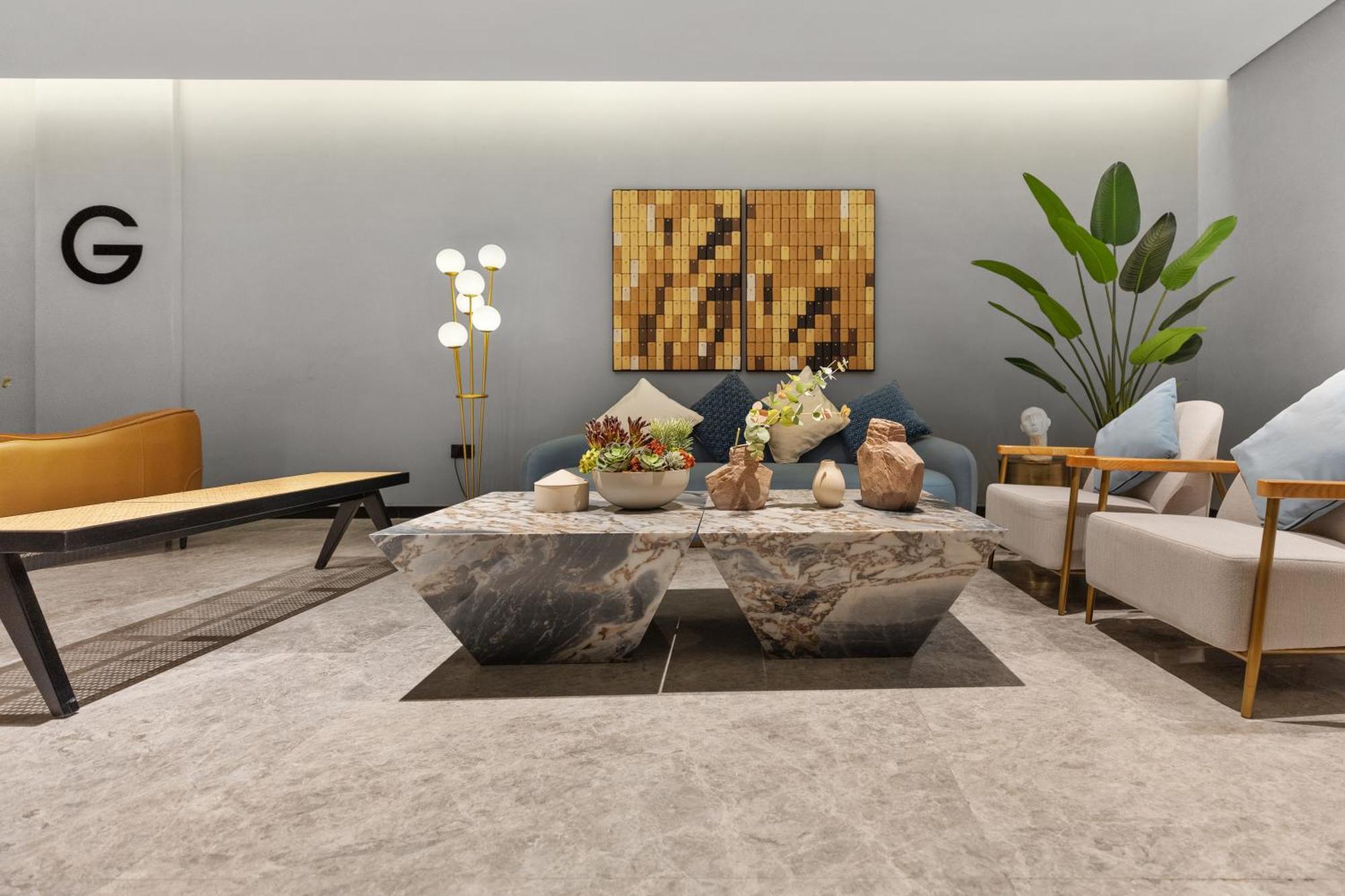Waves - Spacious 2br With Burj Views & Terrace * Dubai