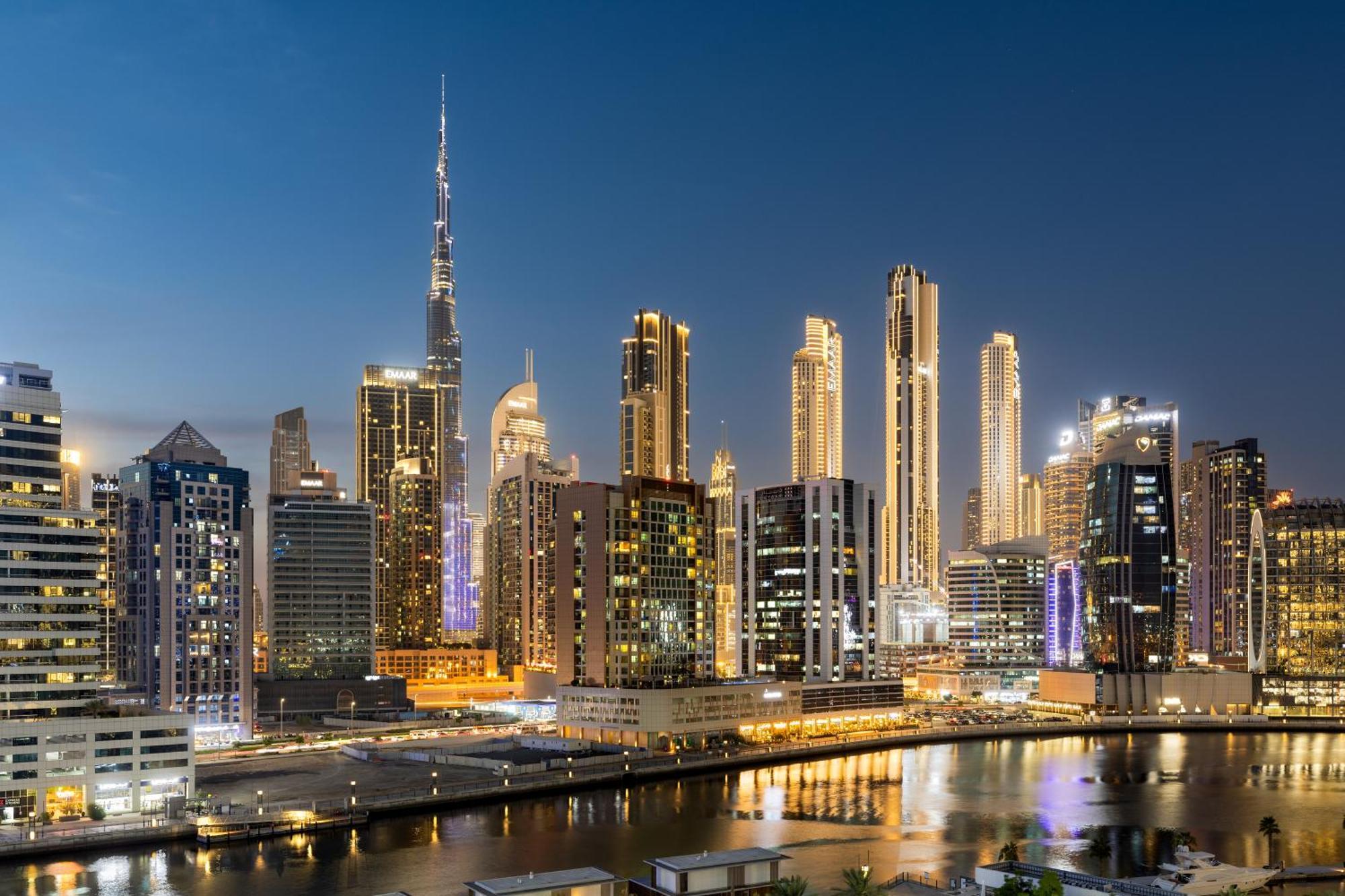 Waves - Spacious 2br With Burj Views & Terrace Apartment Dubai