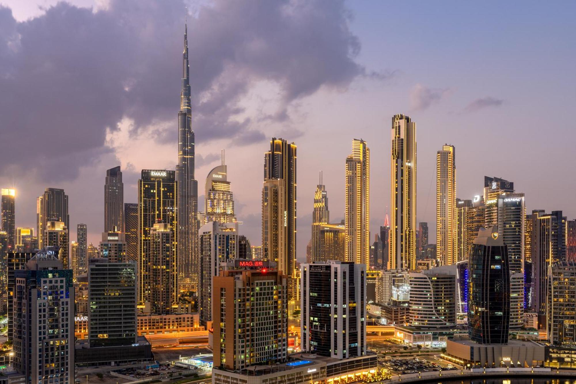 Waves - Spacious 2br With Burj Views & Terrace Apartment Dubai