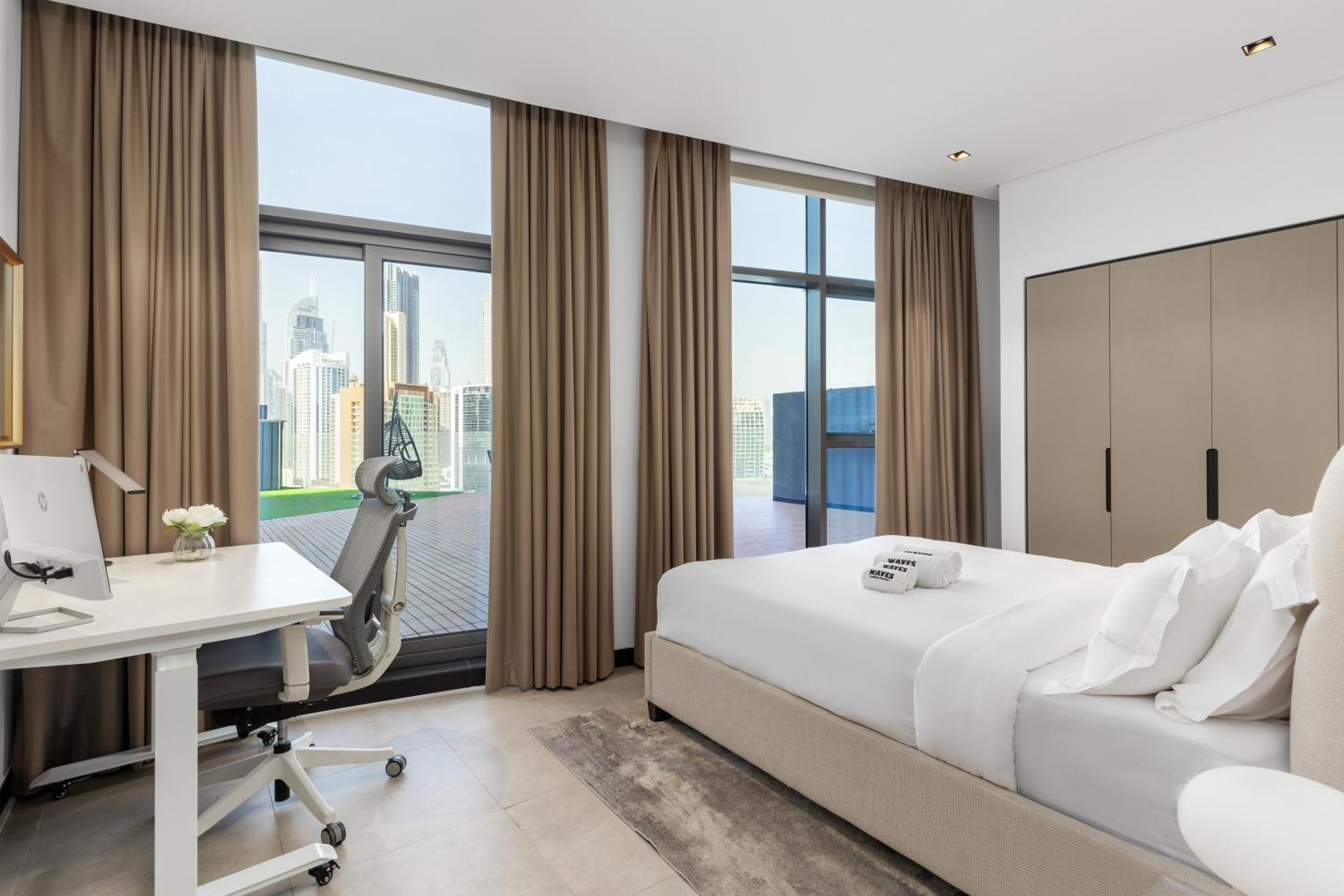 Waves - Spacious 2br With Burj Views & Terrace *
