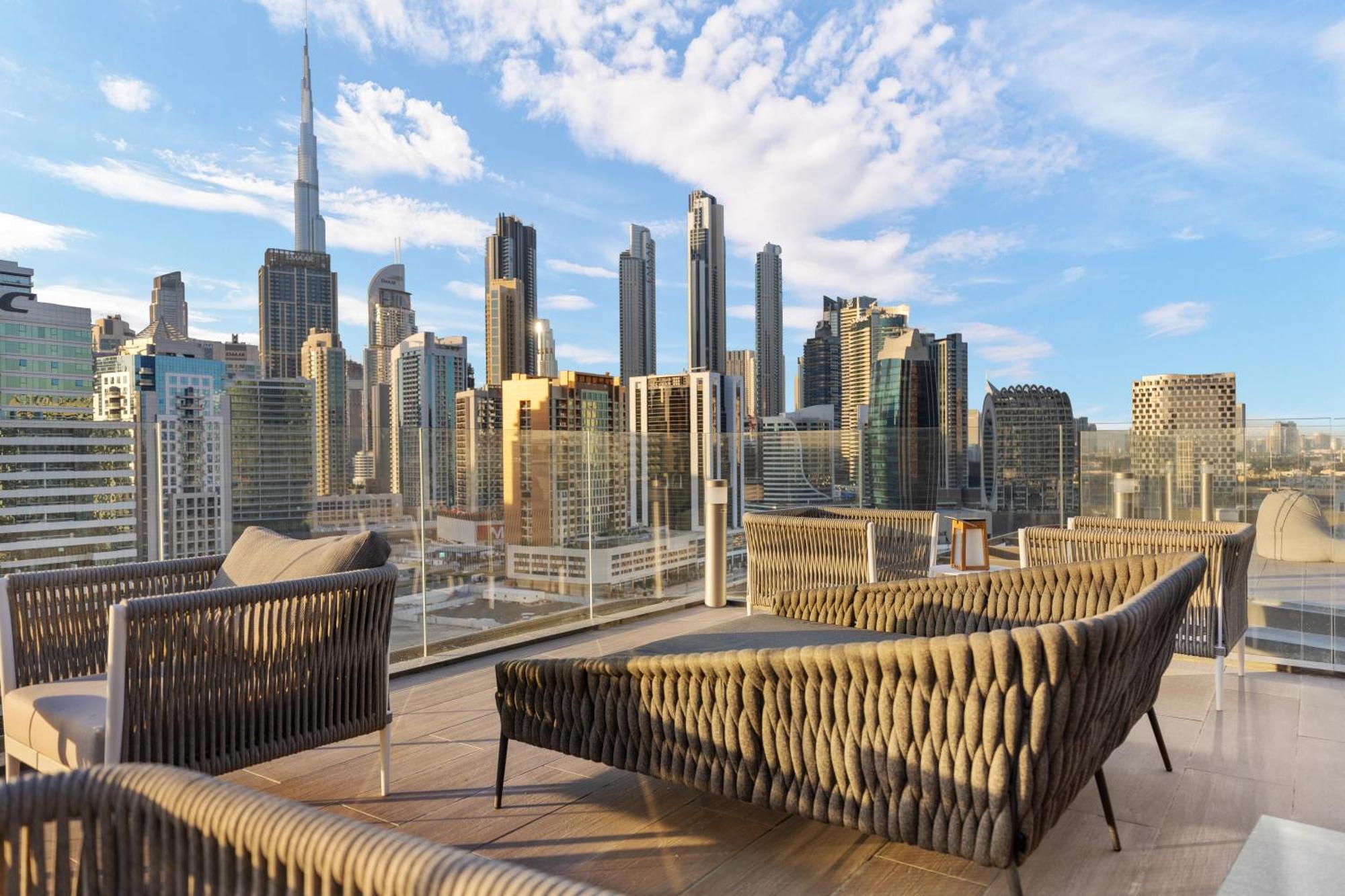 Apartment Waves - Spacious 2br With Burj Views & Terrace Dubai