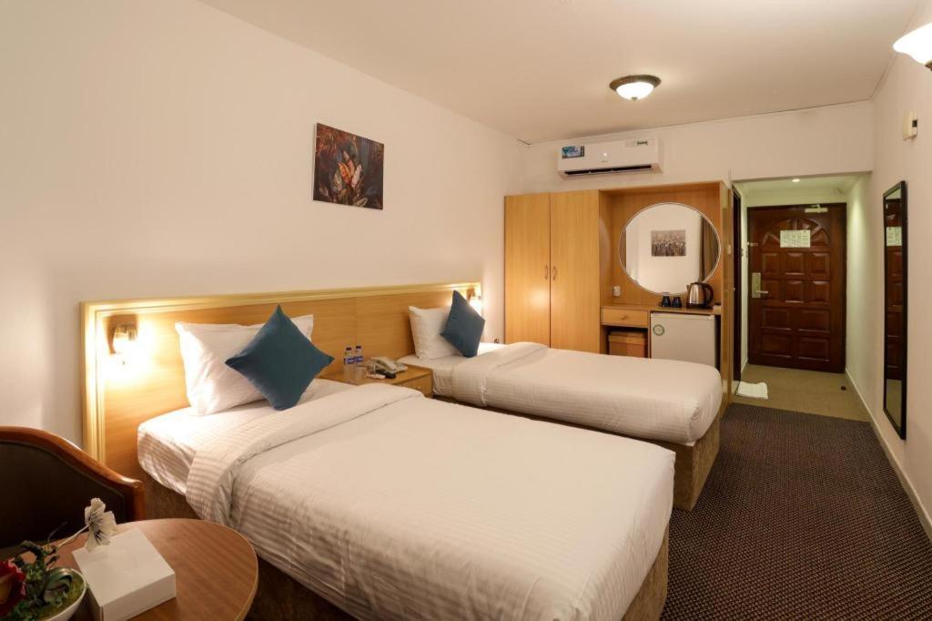 Click Grand - Bur Hotel Dubai