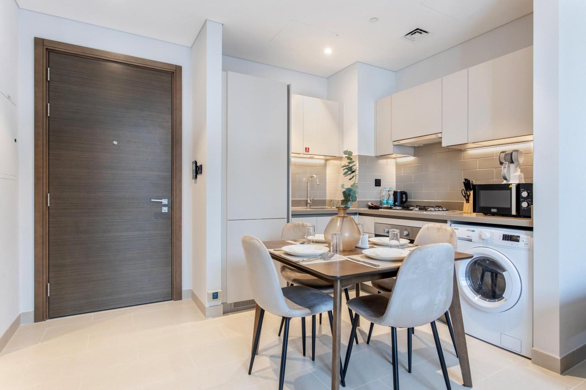 By Latinem Luxury 1br Cv A2707 Near Mall *